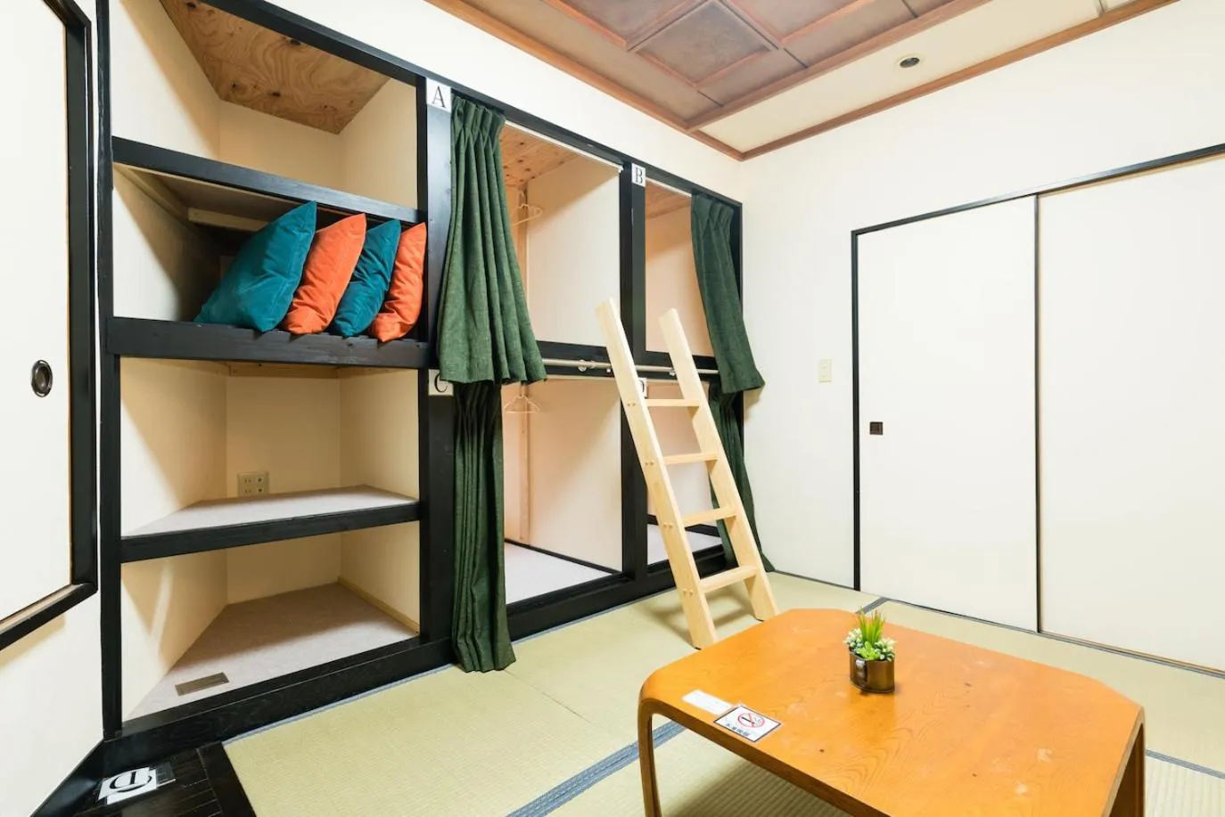 Bed in Tokyo Guest House Ouji Music Lounge