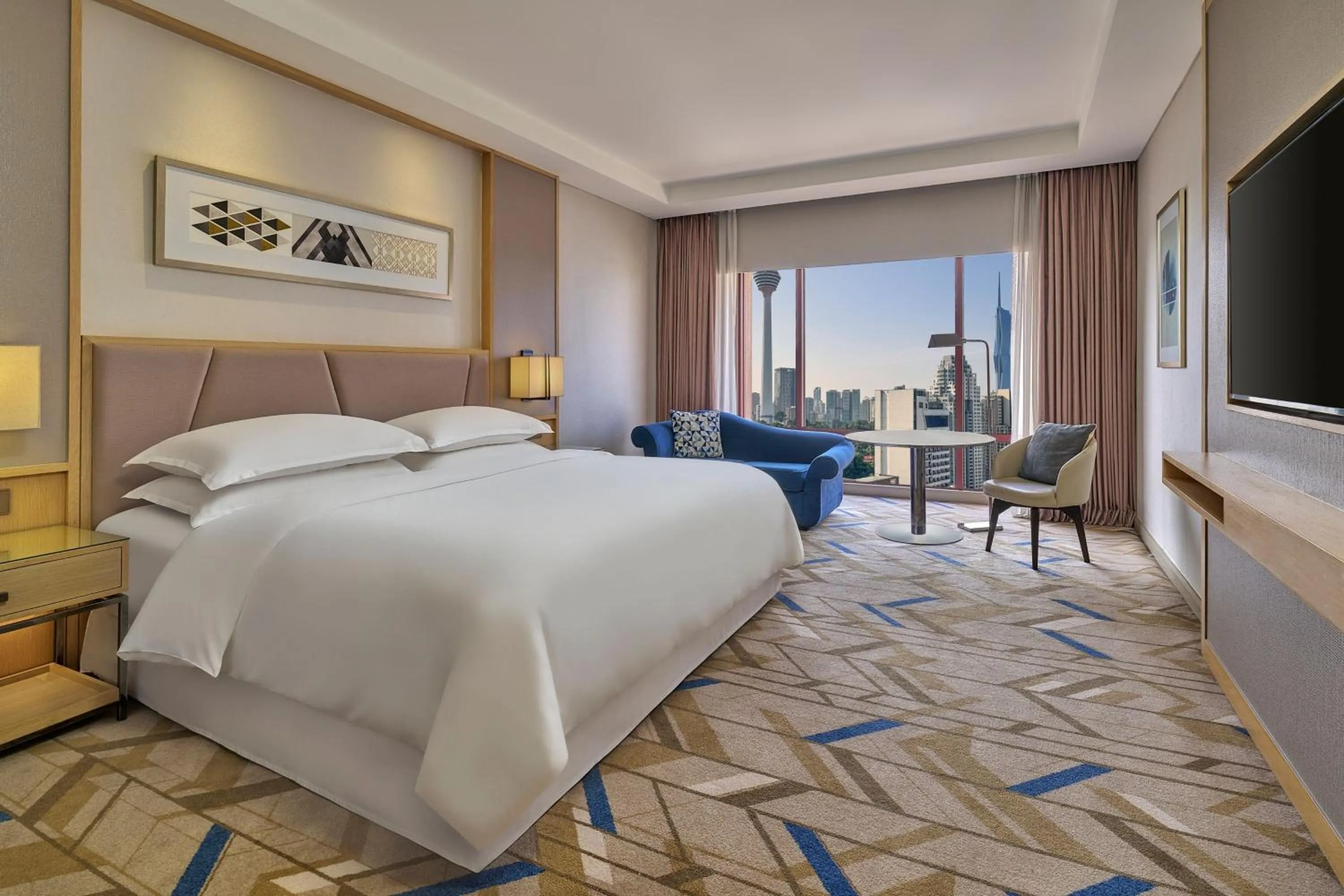 Photo of the whole room, Bed in Sheraton Imperial Kuala Lumpur Hotel