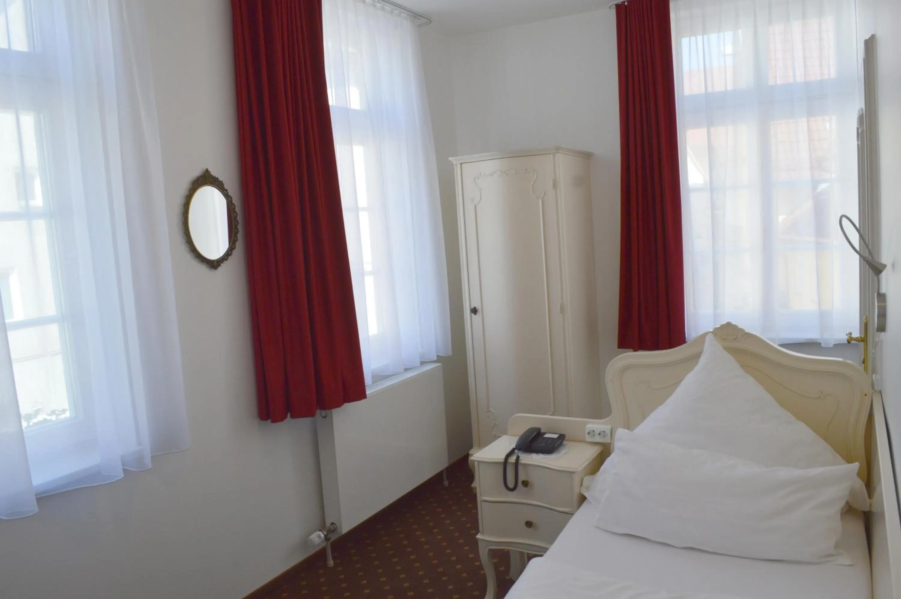 Photo of the whole room, Seating Area in Hotel Einhorn