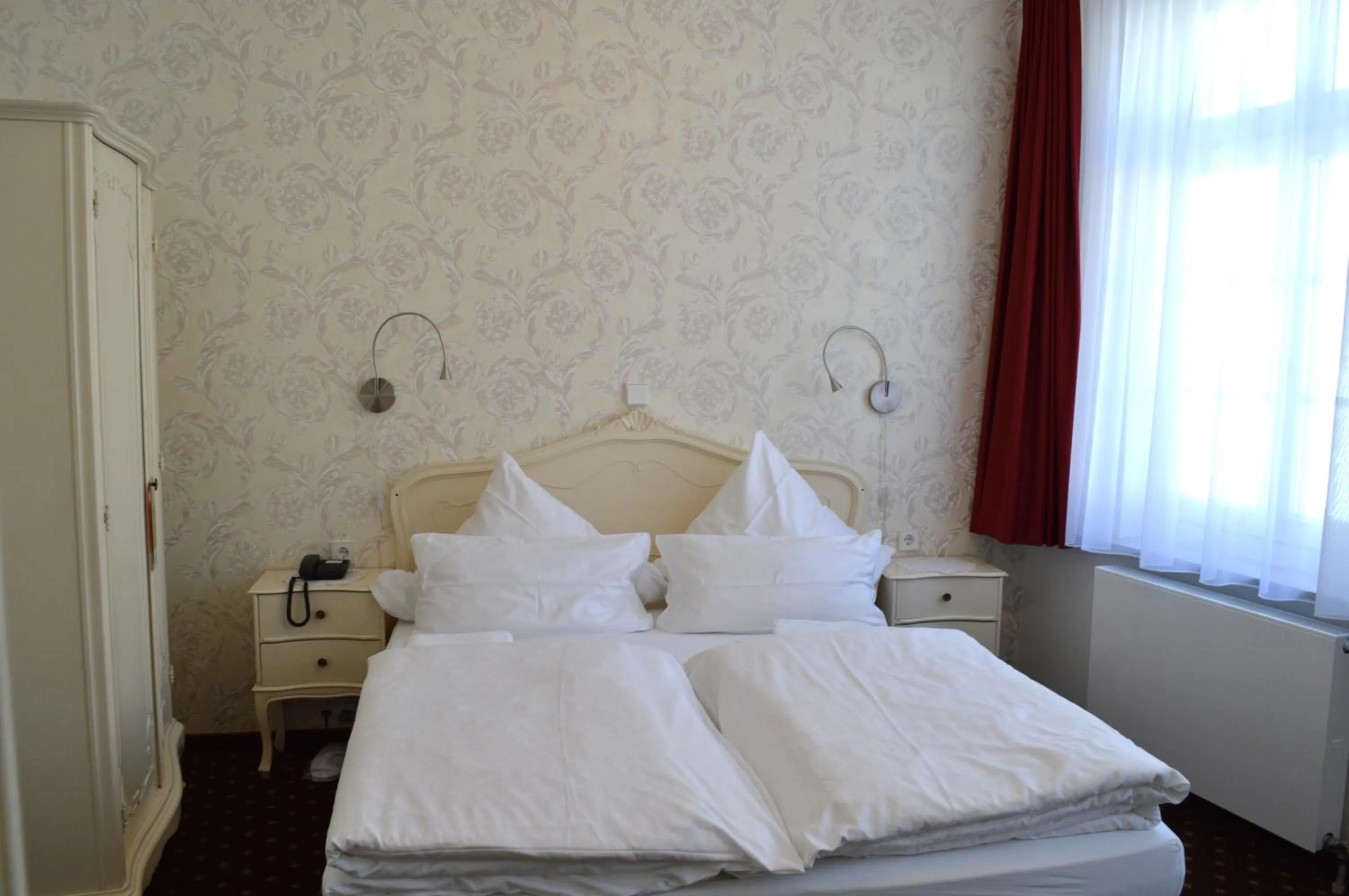 Photo of the whole room in Hotel Einhorn