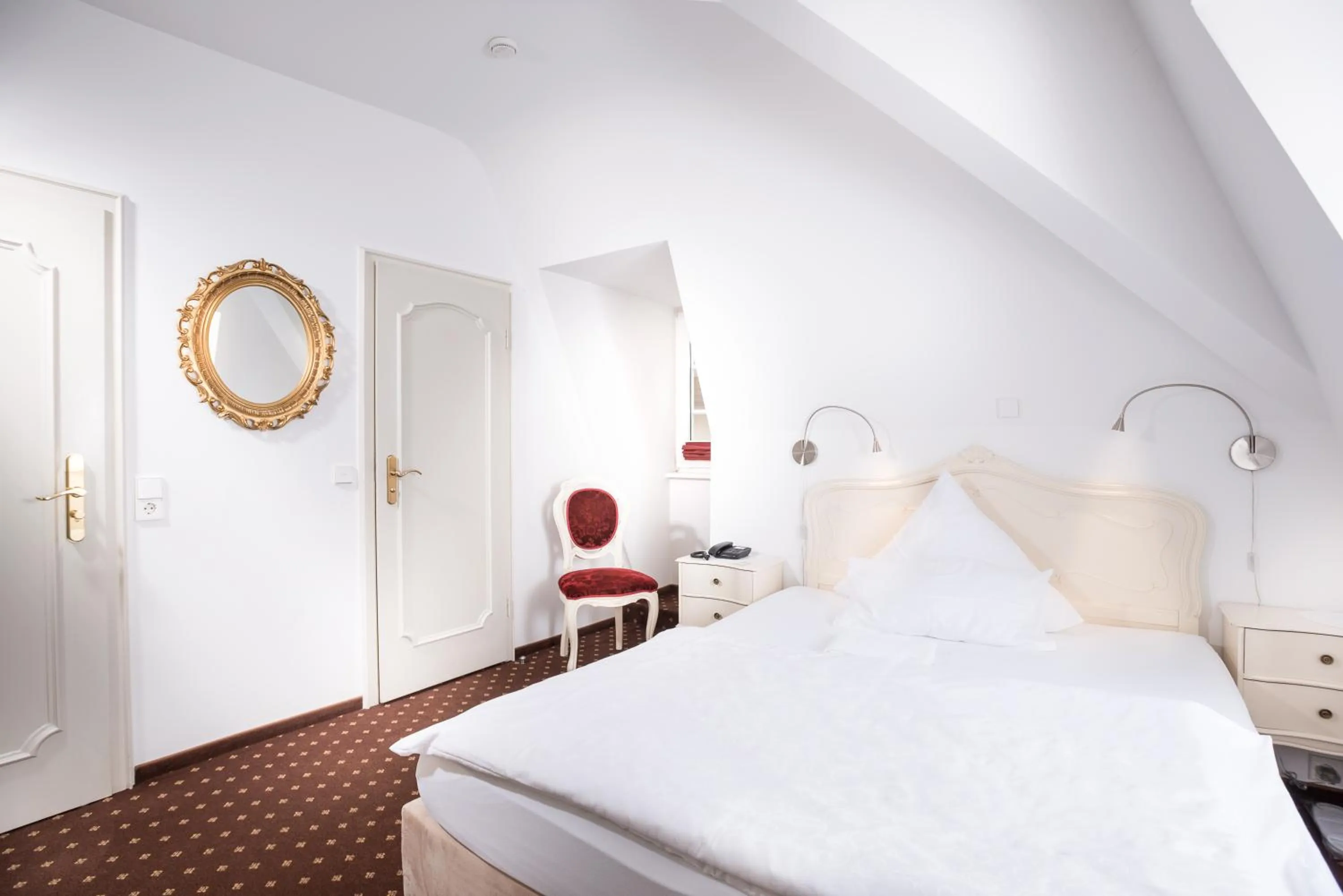 Photo of the whole room in Hotel Einhorn