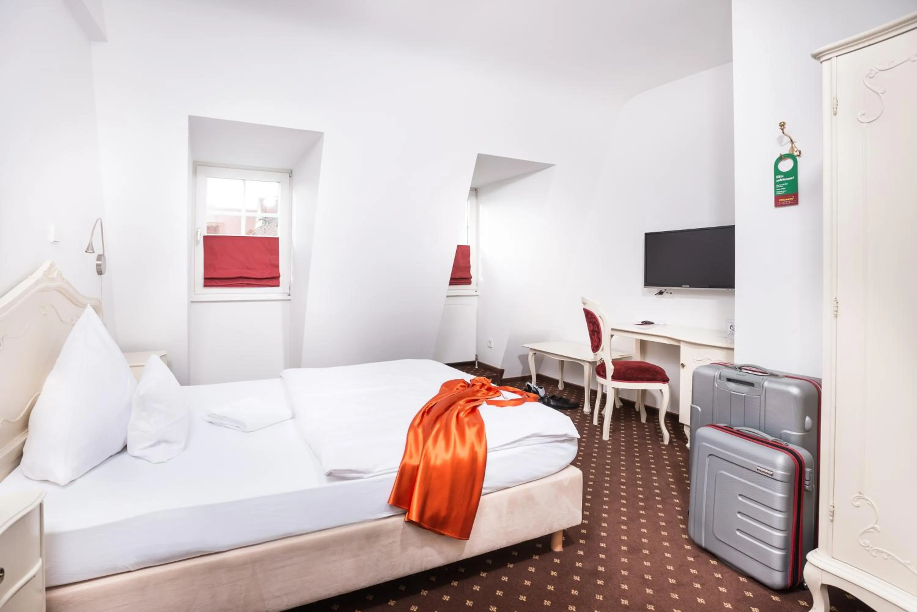 Photo of the whole room in Hotel Einhorn