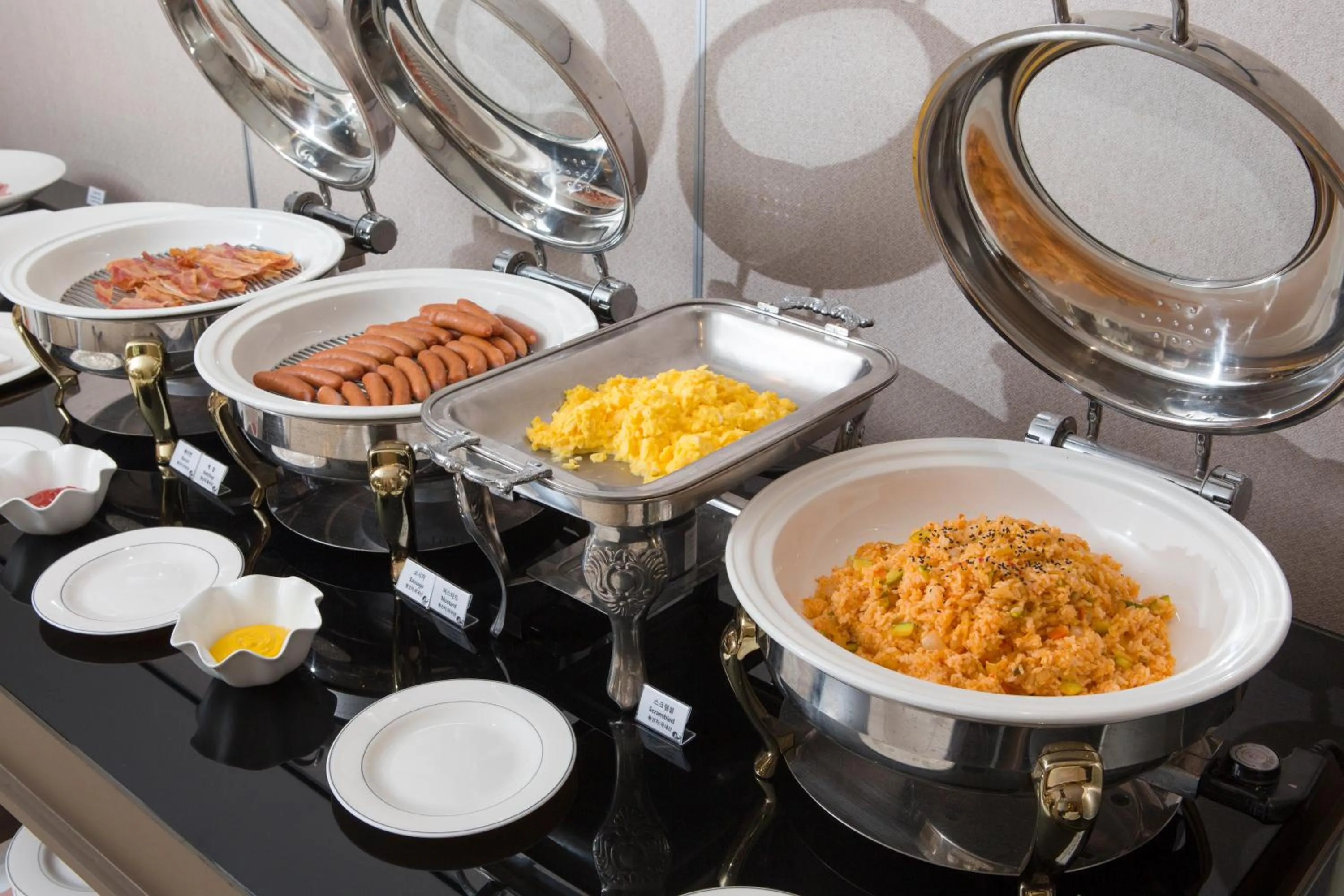 Buffet breakfast in Libero Hotel