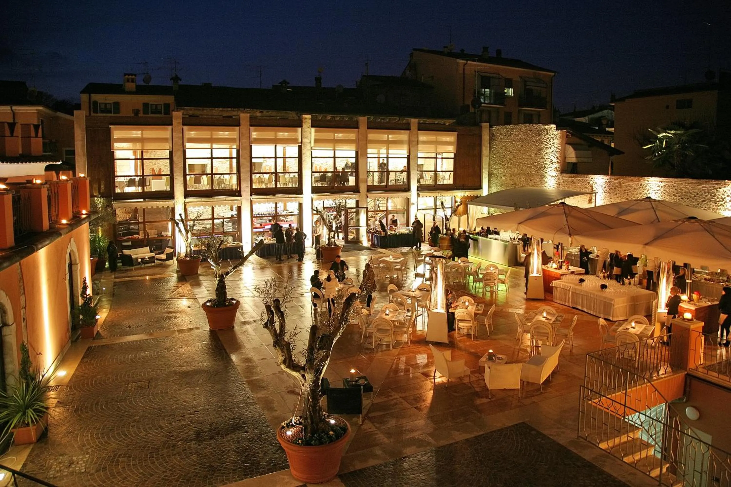 Restaurant/places to eat in Corte San Luca Apartments