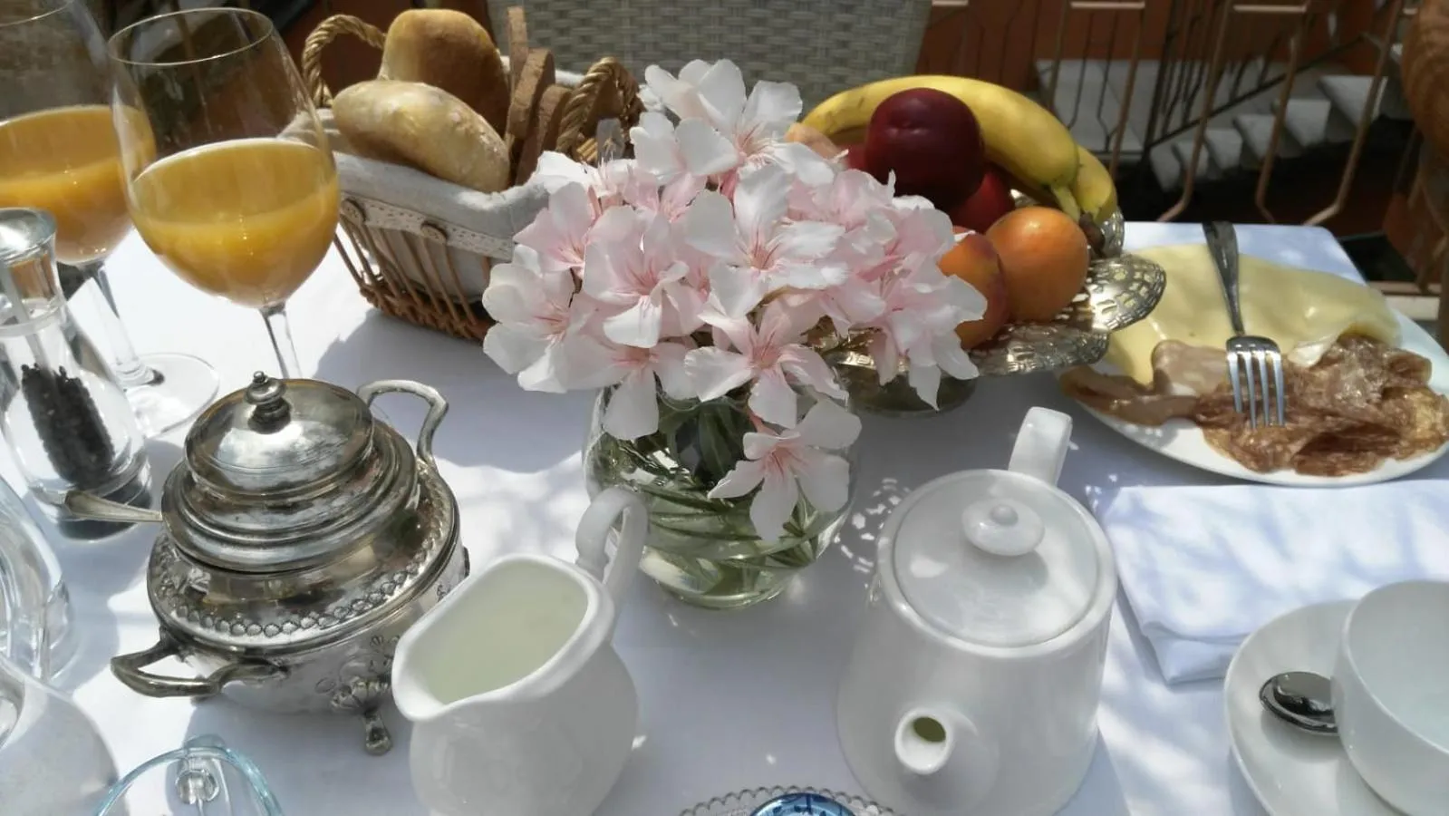 Food and drinks in Corte San Luca Apartments