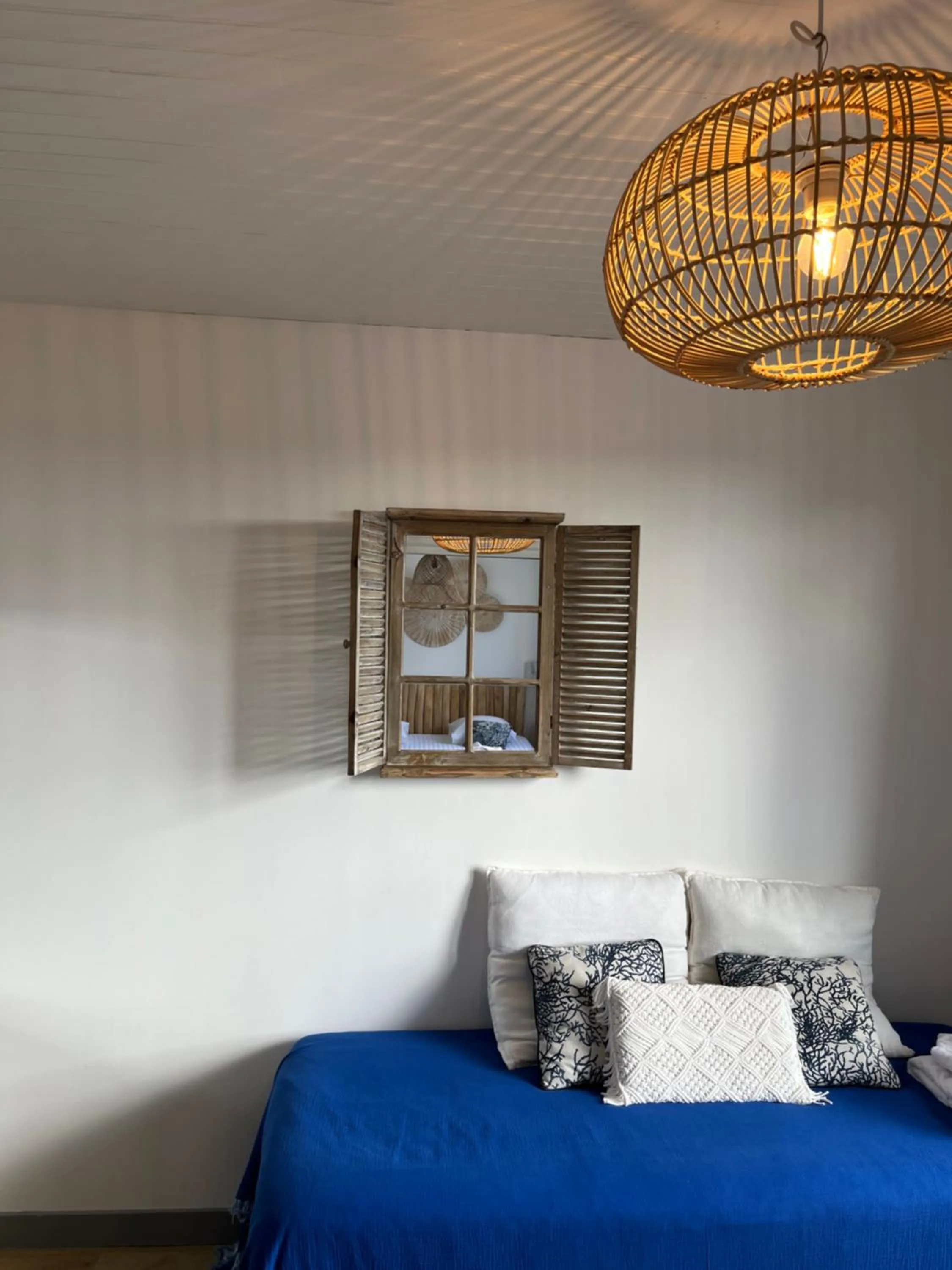 Living room, Bed in Hôtel Ancre Marine & Spa Thalgo ***