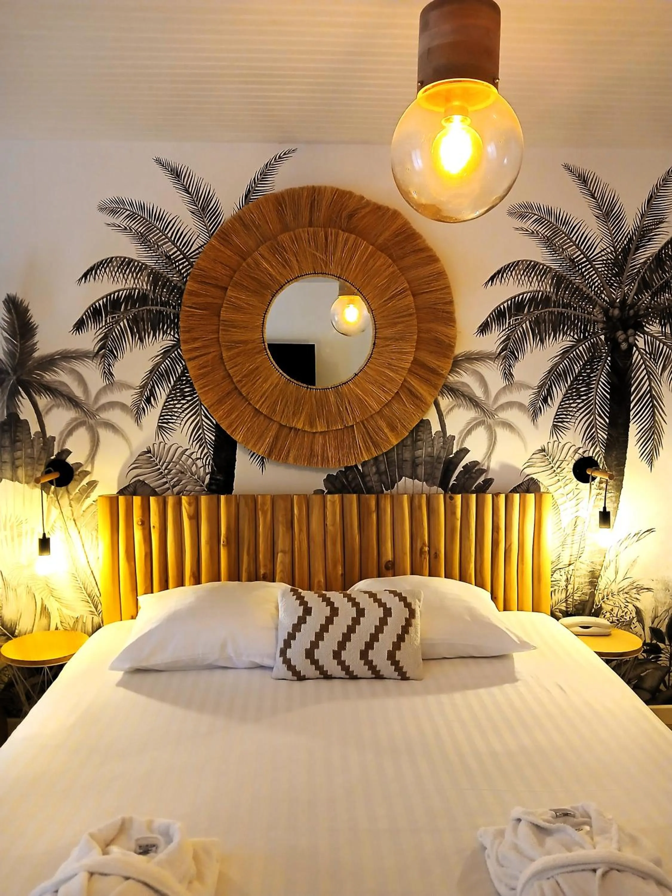 Bedroom, Bed in Hôtel Ancre Marine & Spa Thalgo ***