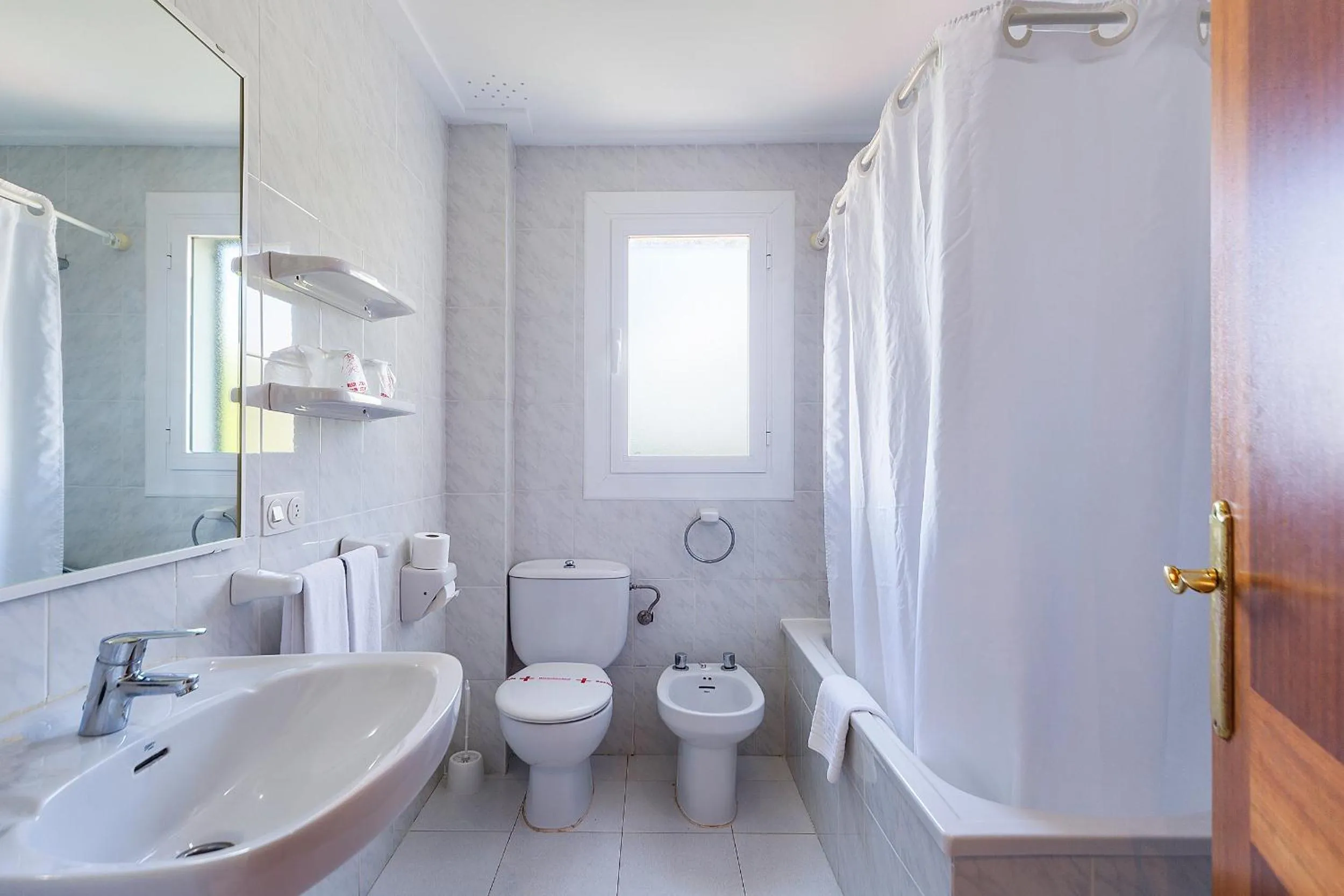 Shower in Hotel Cala Murada