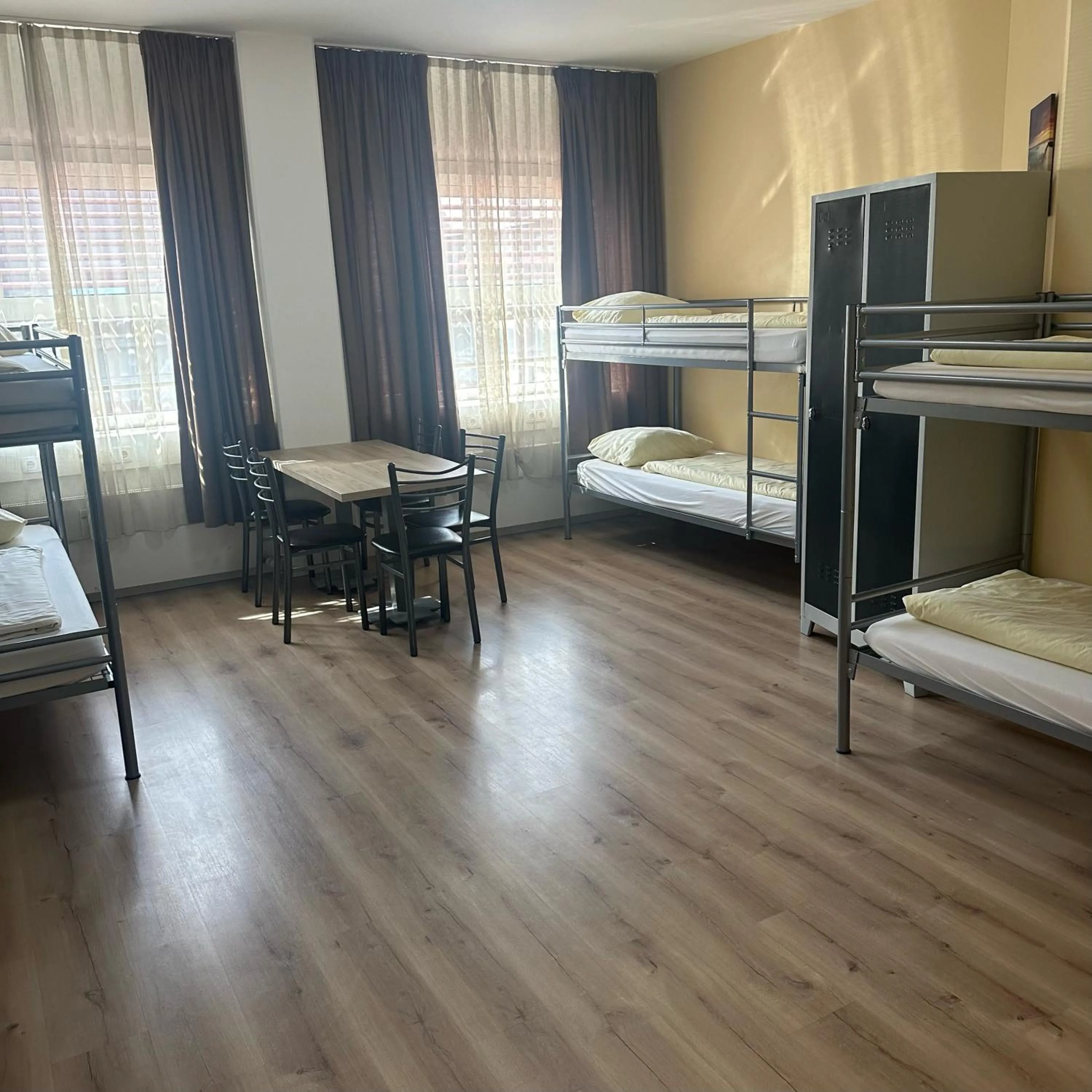 Photo of the whole room, Bed in Low Budget Hostel