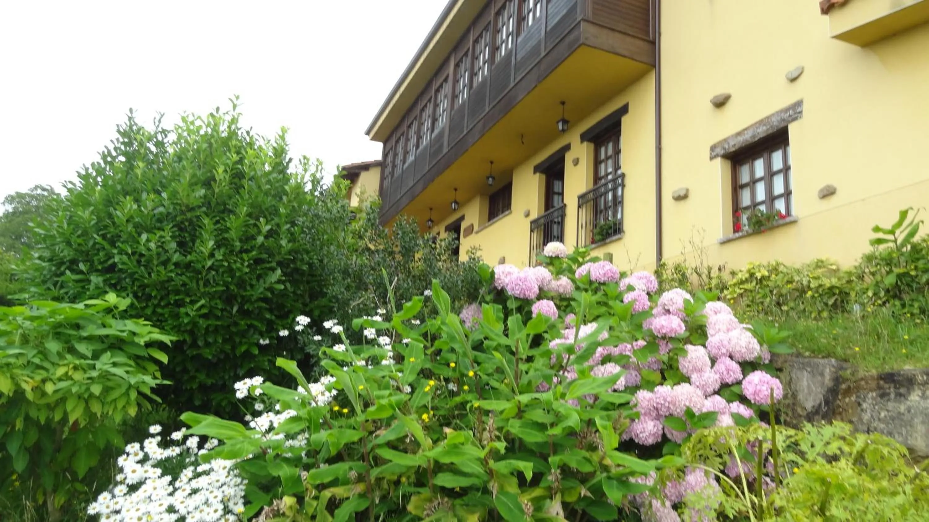 Property building in El Mirador de Deva