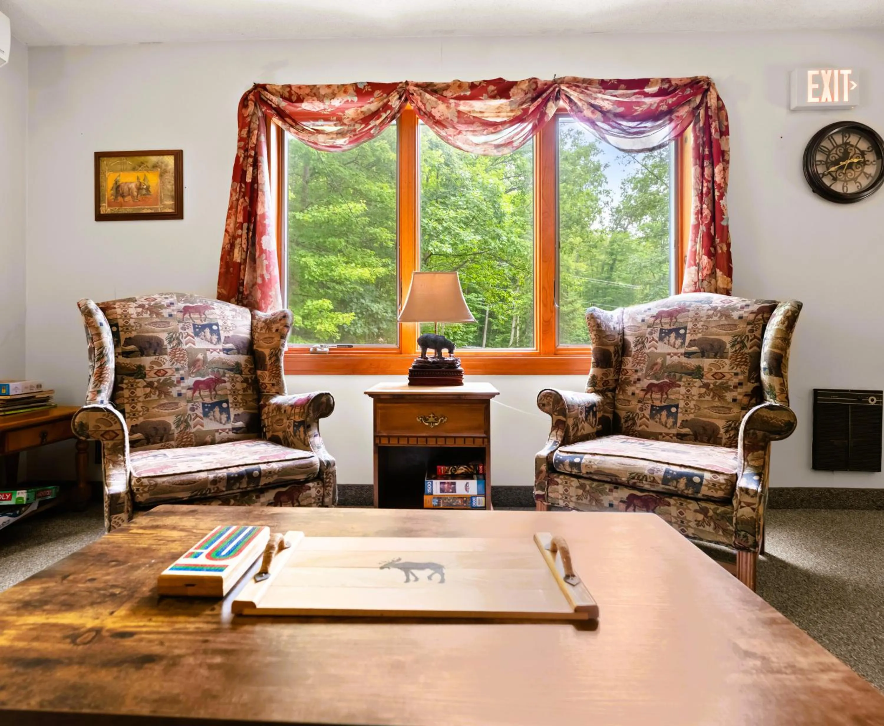 Lobby or reception in Evergreen Valley Inn