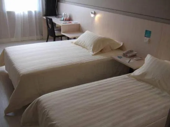 Bed in Jinjiang Inn - Nanjing Train Station 1