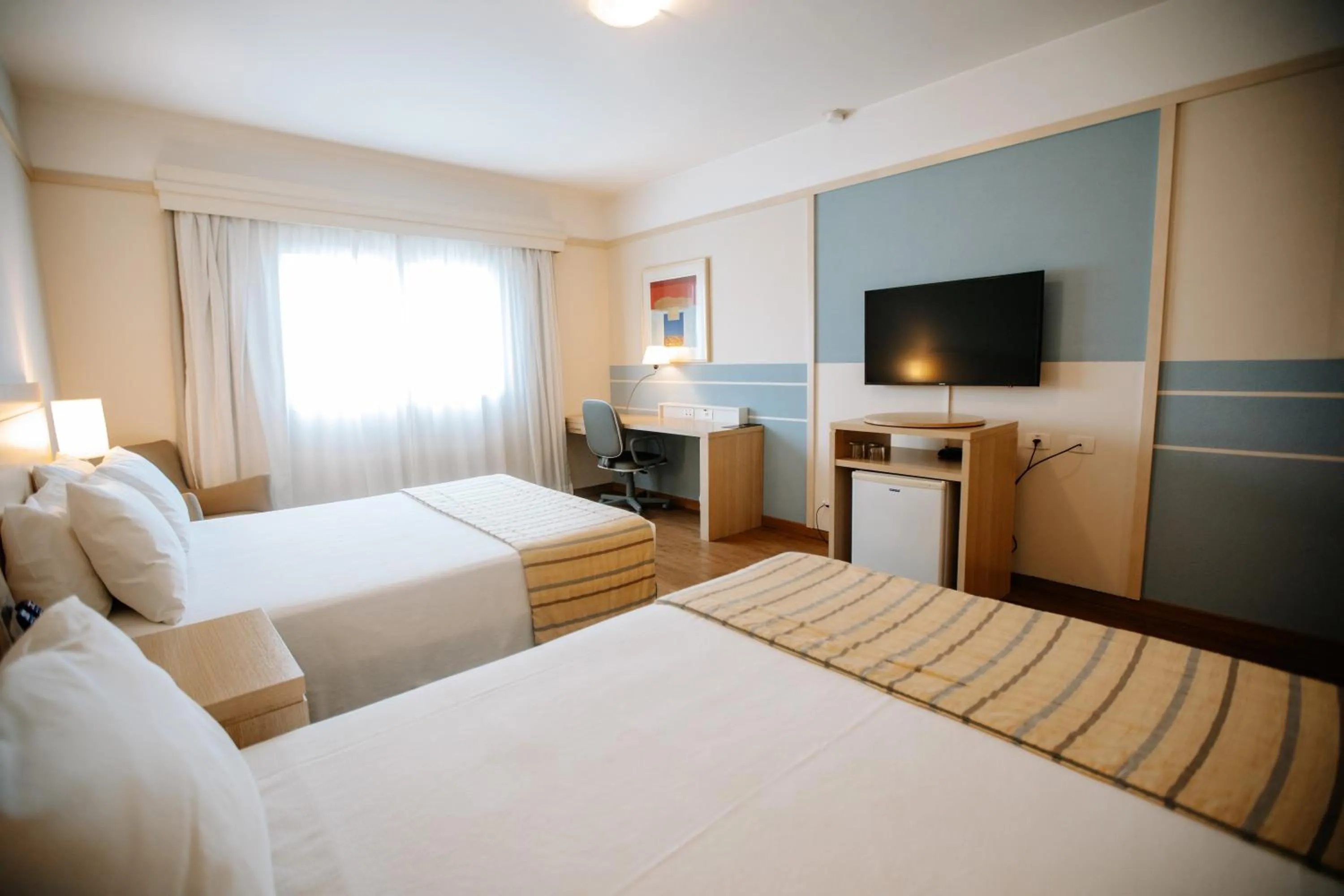 Bedroom, Bed in Comfort Suites Londrina