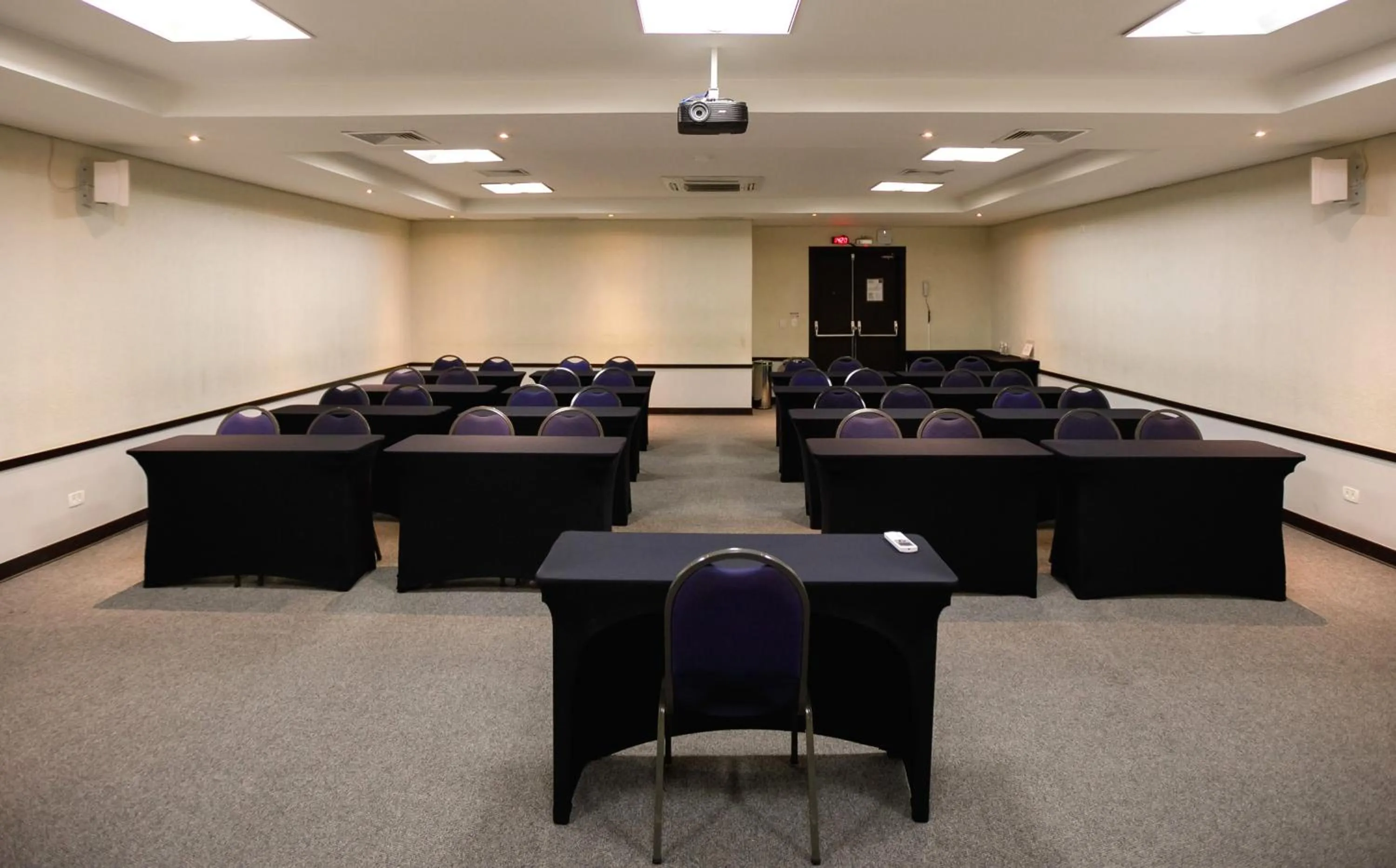 Meeting/conference room in Comfort Suites Londrina