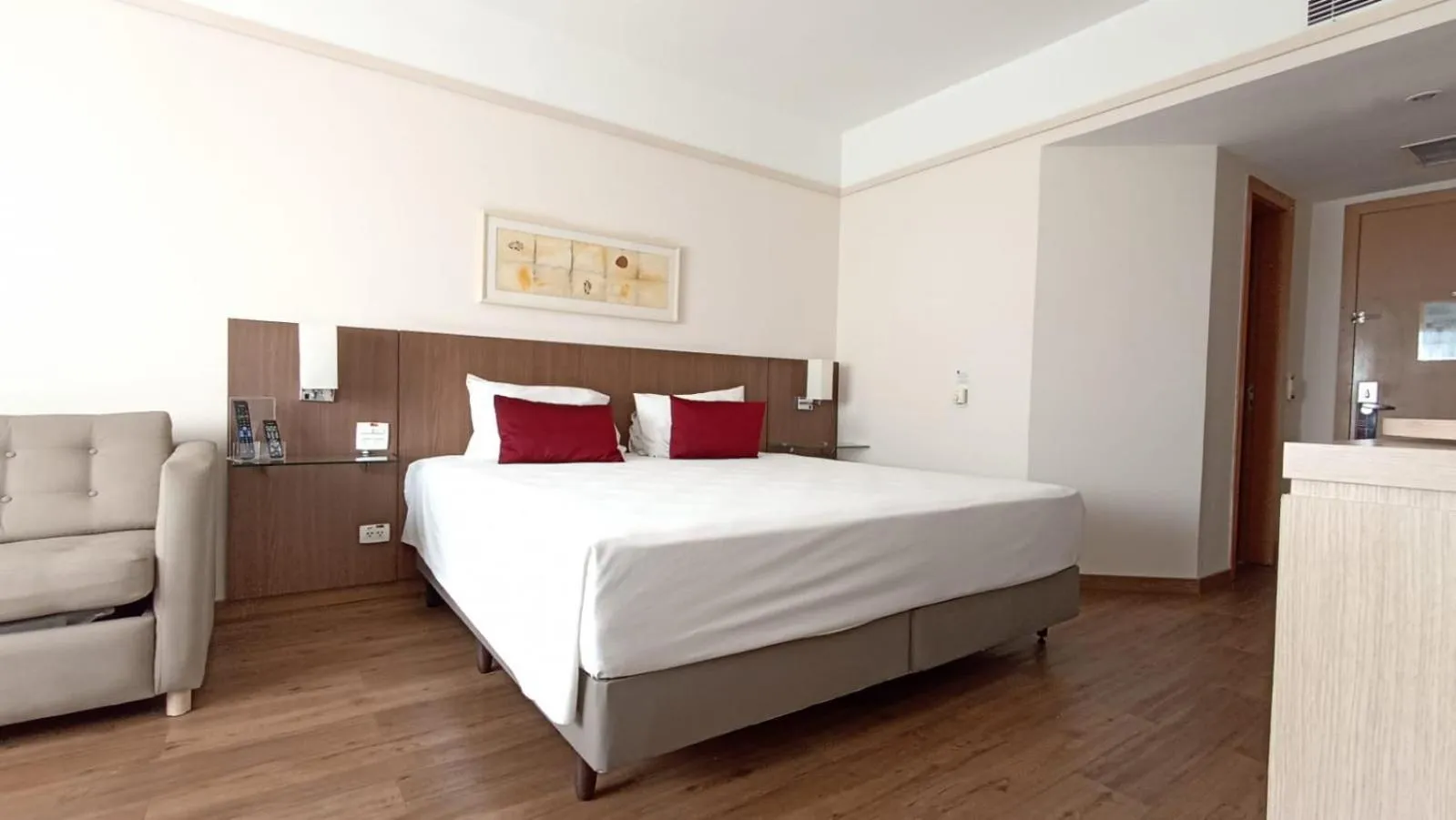 Bedroom, Bed in Comfort Suites Londrina