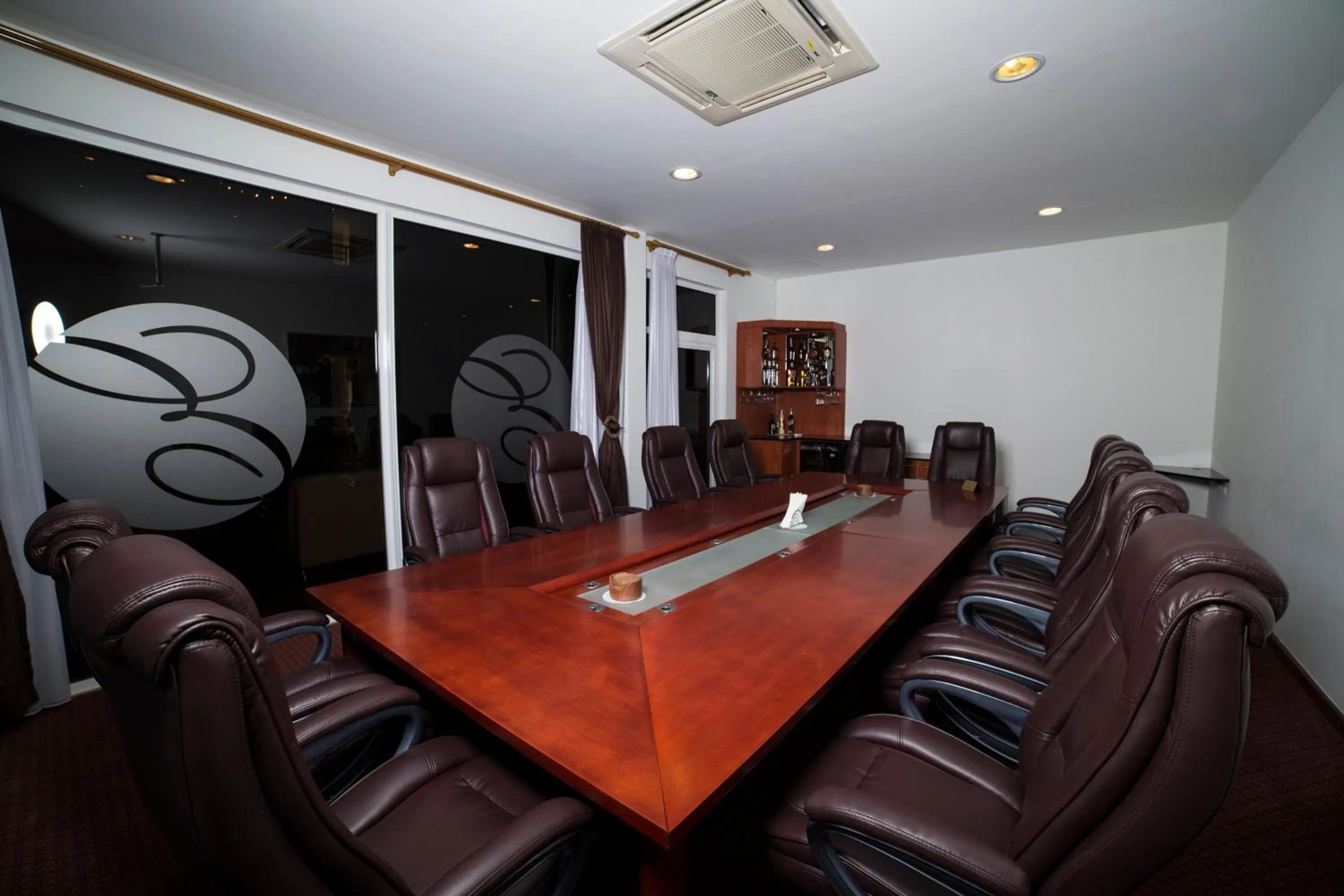 Meeting/conference room in Hotel Elegance NV