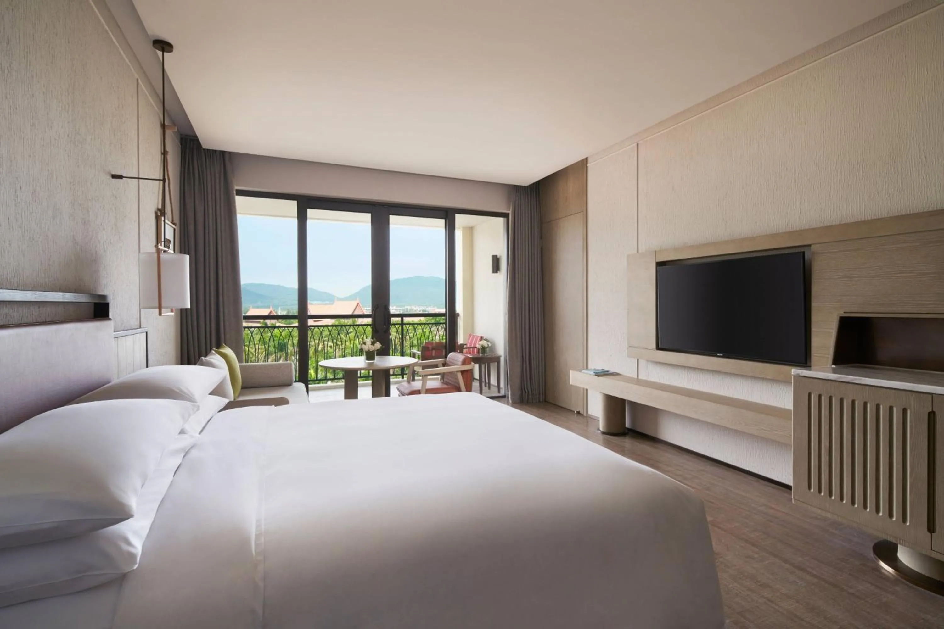 Photo of the whole room, Bed in Sanya Marriott Yalong Bay Resort & Spa