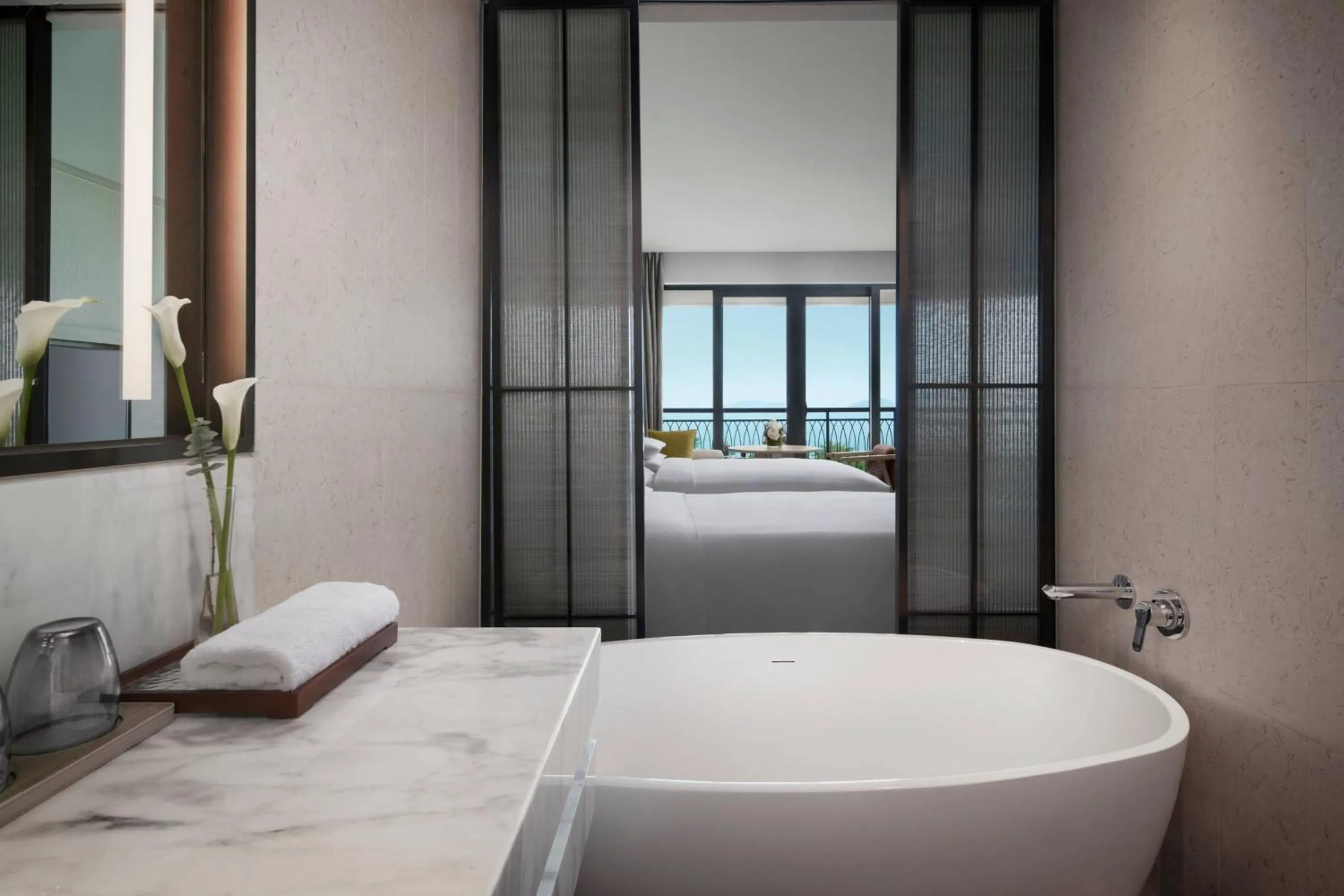 Bathroom, Bed in Sanya Marriott Yalong Bay Resort & Spa