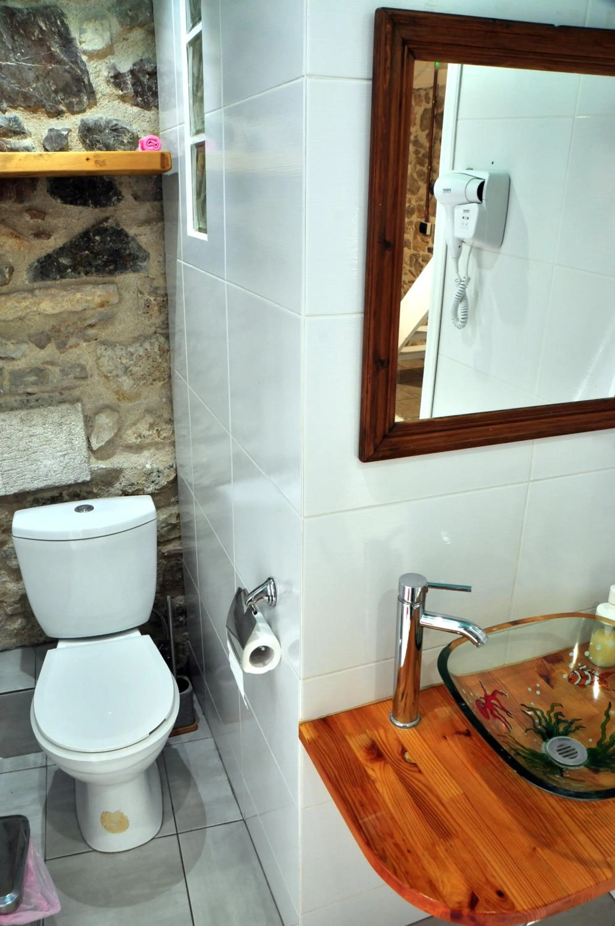 Toilet in Limni Stone Apartments