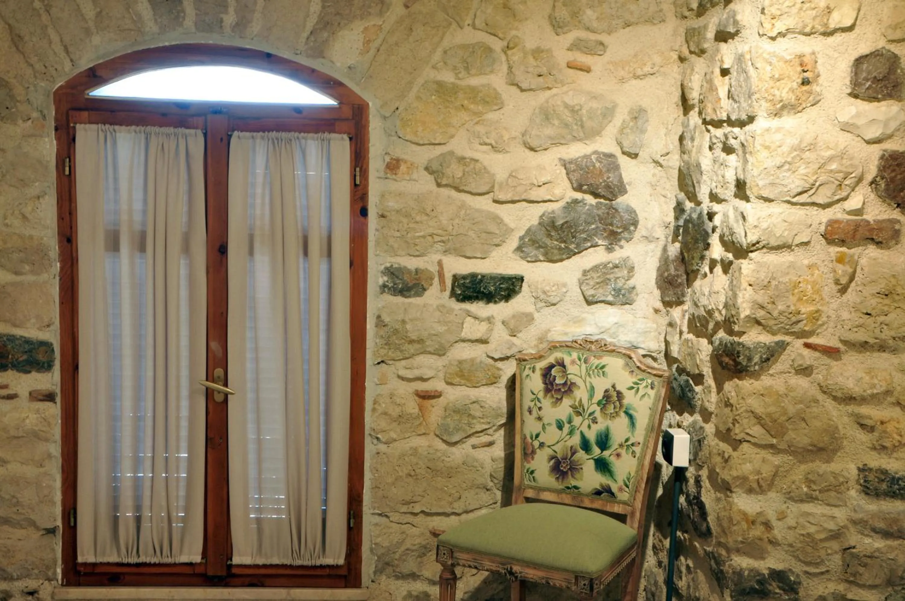 Decorative detail in Limni Stone Apartments