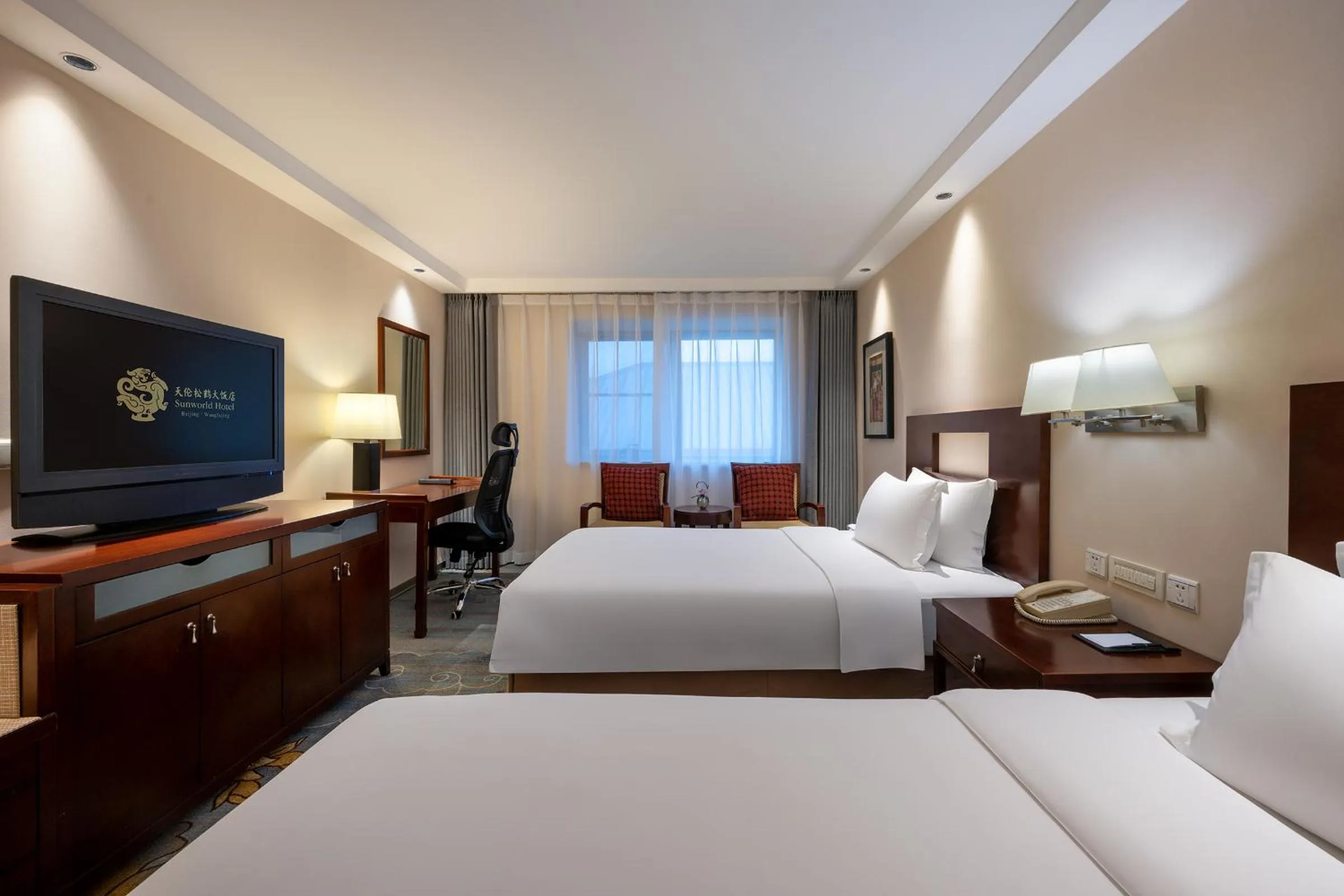 Photo of the whole room, Bed in Sunworld Hotel Wangfujing