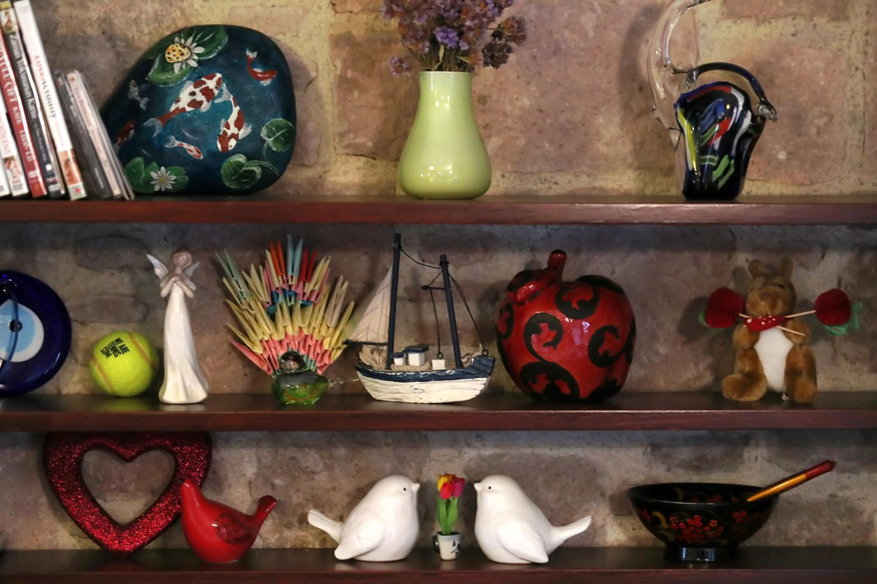 Decorative detail in YundAntik Cunda Konaklari