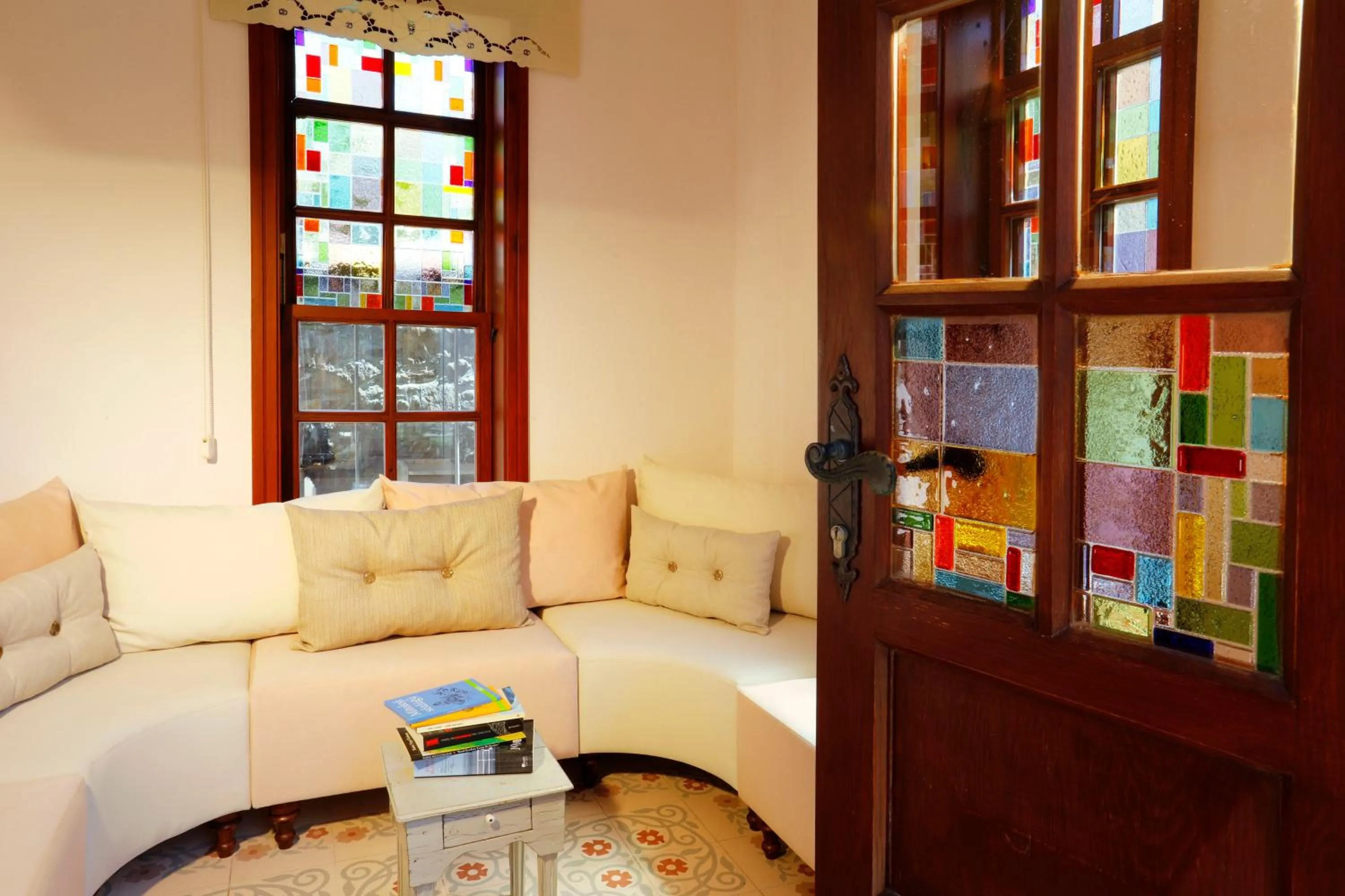 Seating area in YundAntik Cunda Konaklari