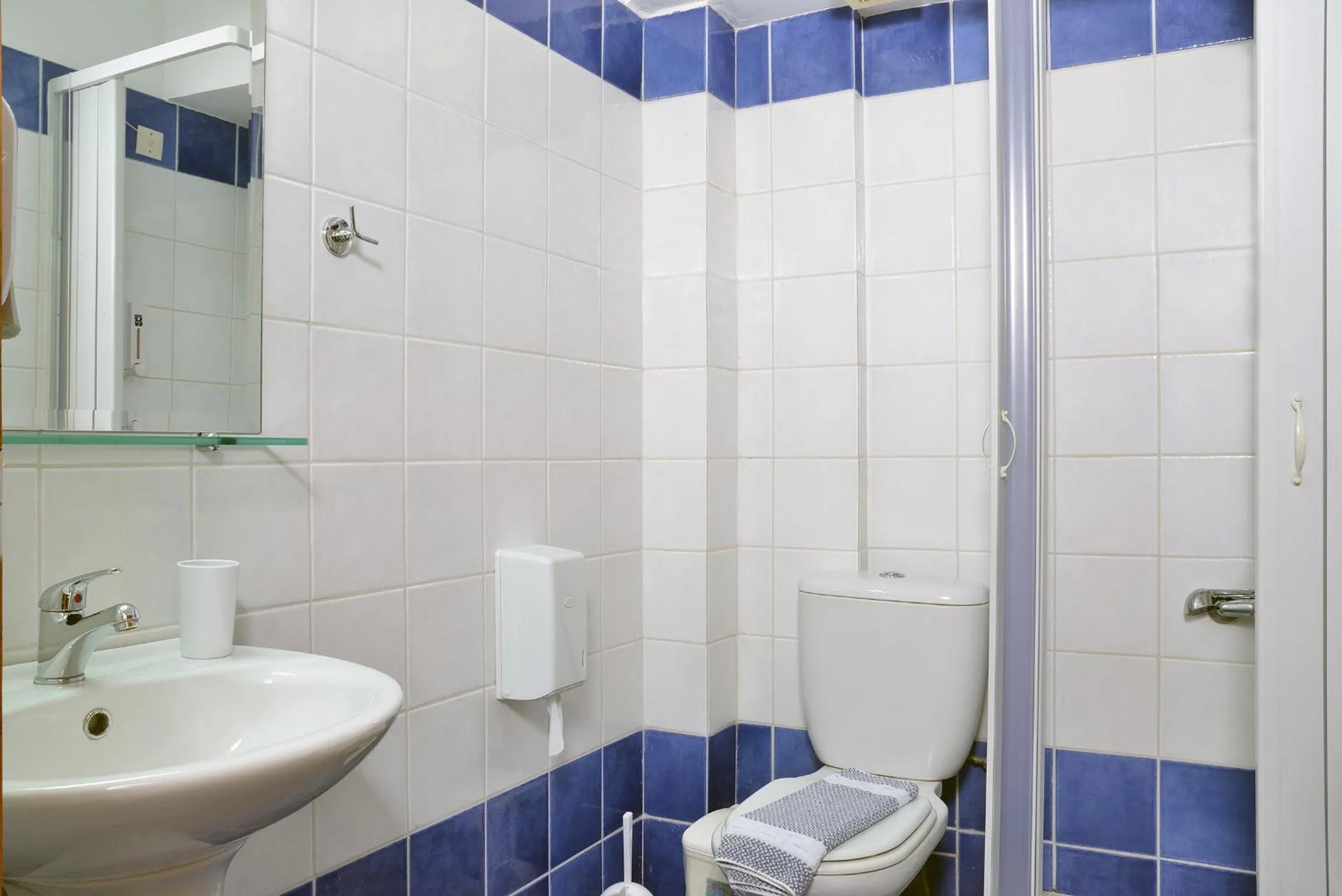 Shower in Akatos Hotel