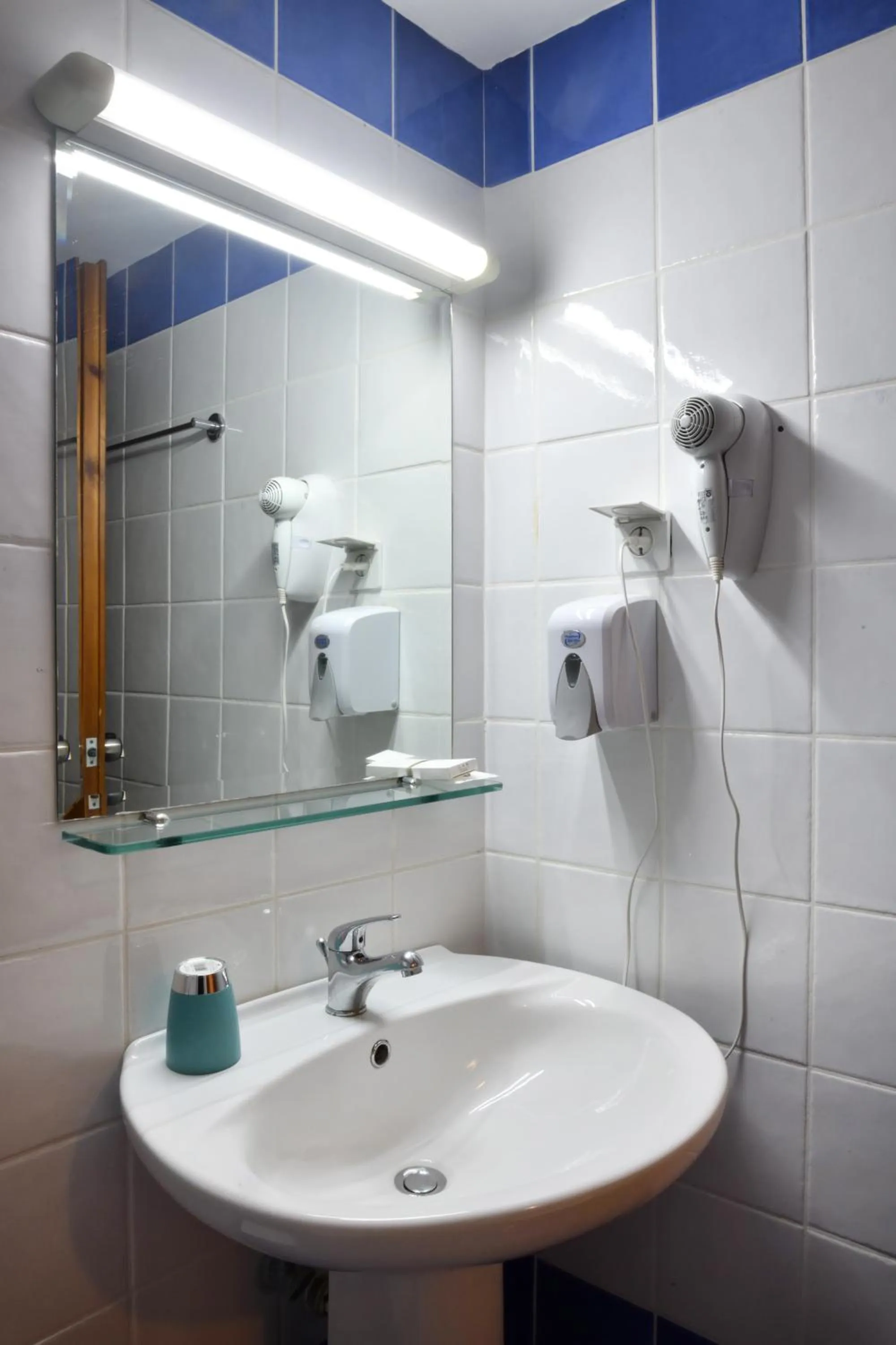 Toilet in Akatos Hotel