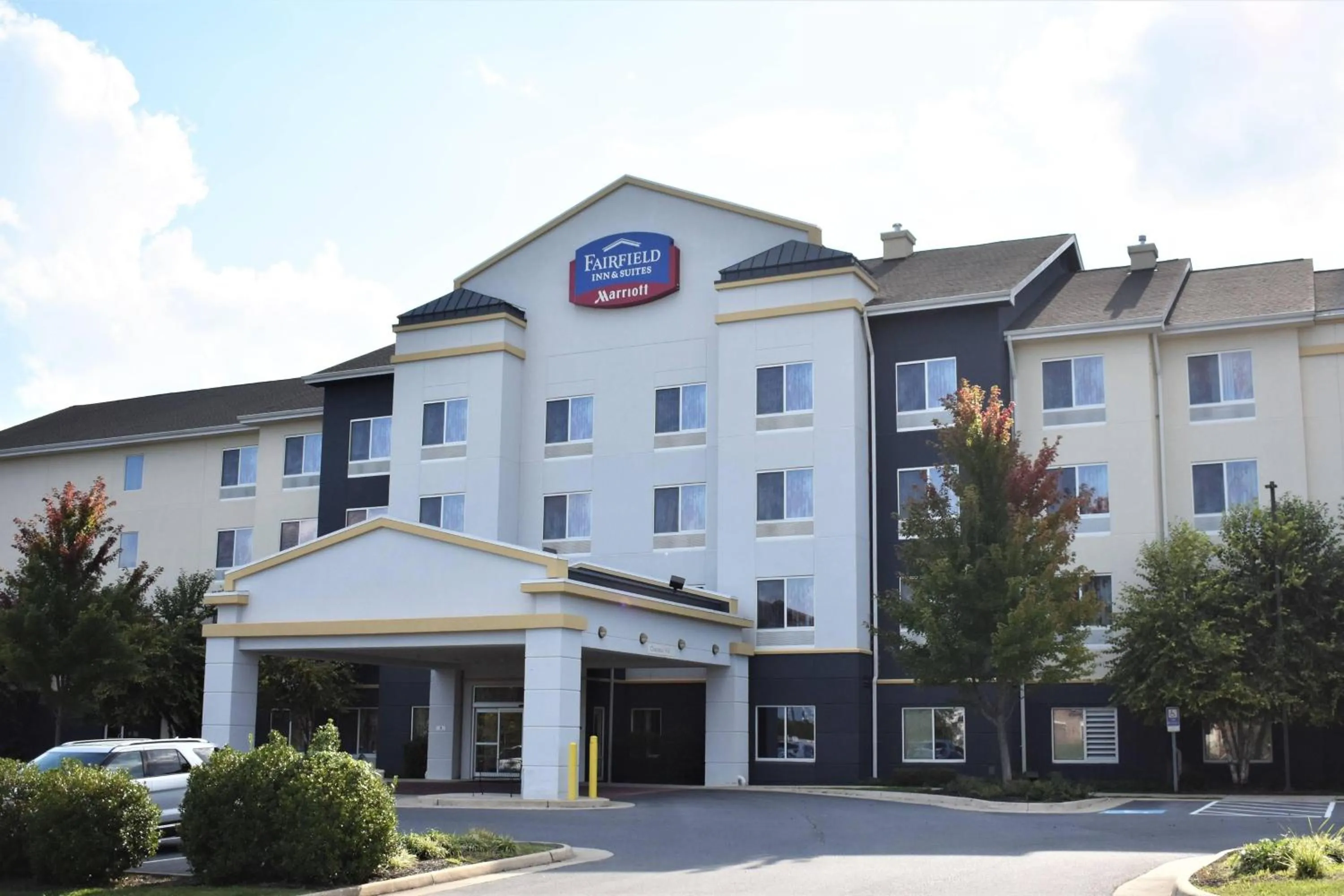 Property building in Fairfield Inn and Suites by Marriott Strasburg Shenandoah Valley