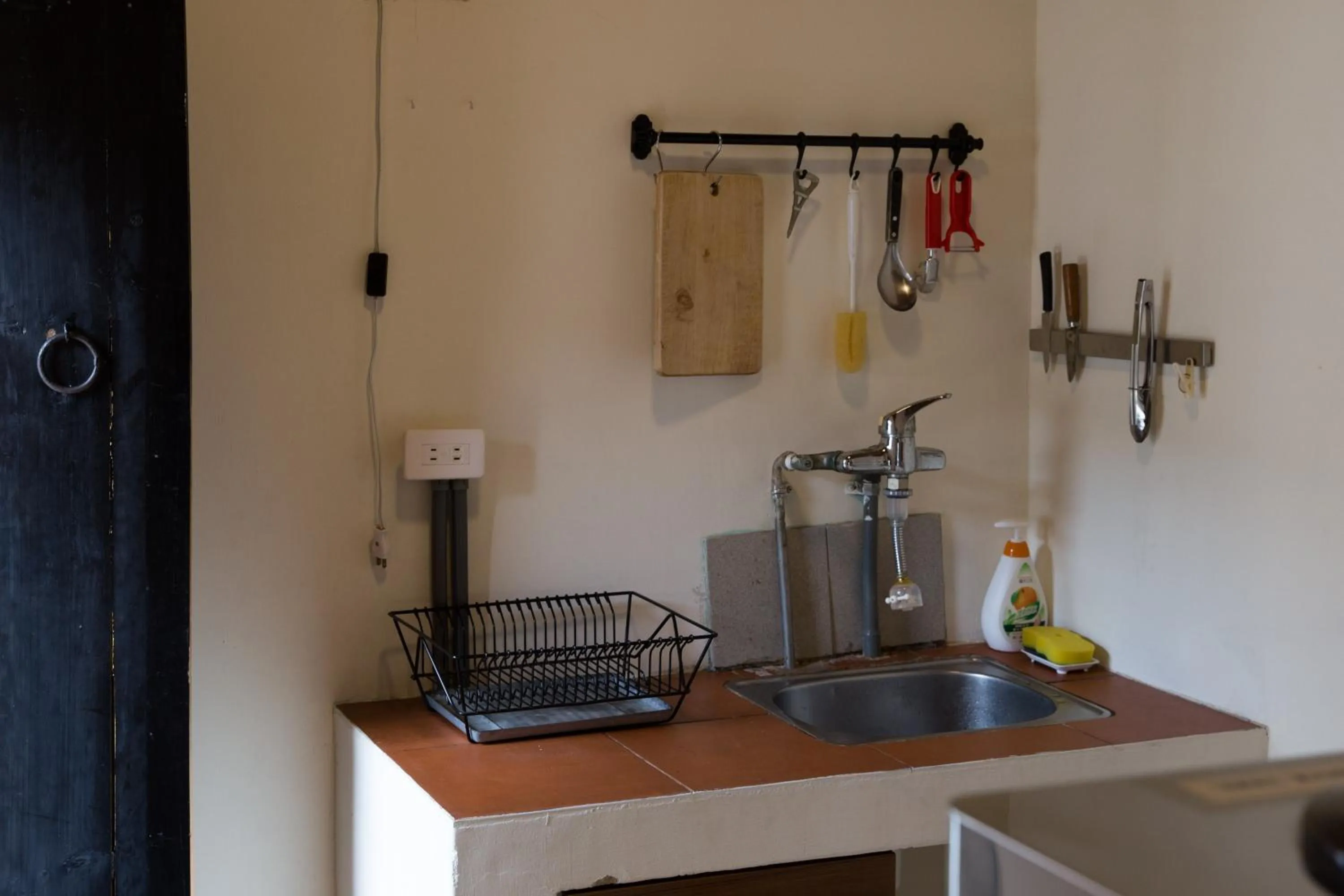 Communal kitchen in Live Guest House