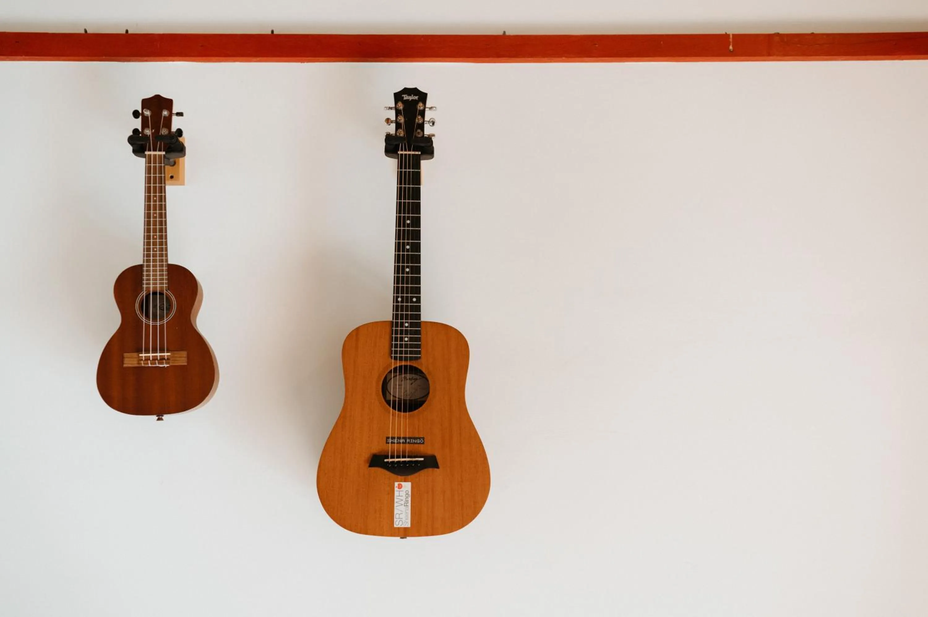 Communal lounge/ TV room in Live Guest House