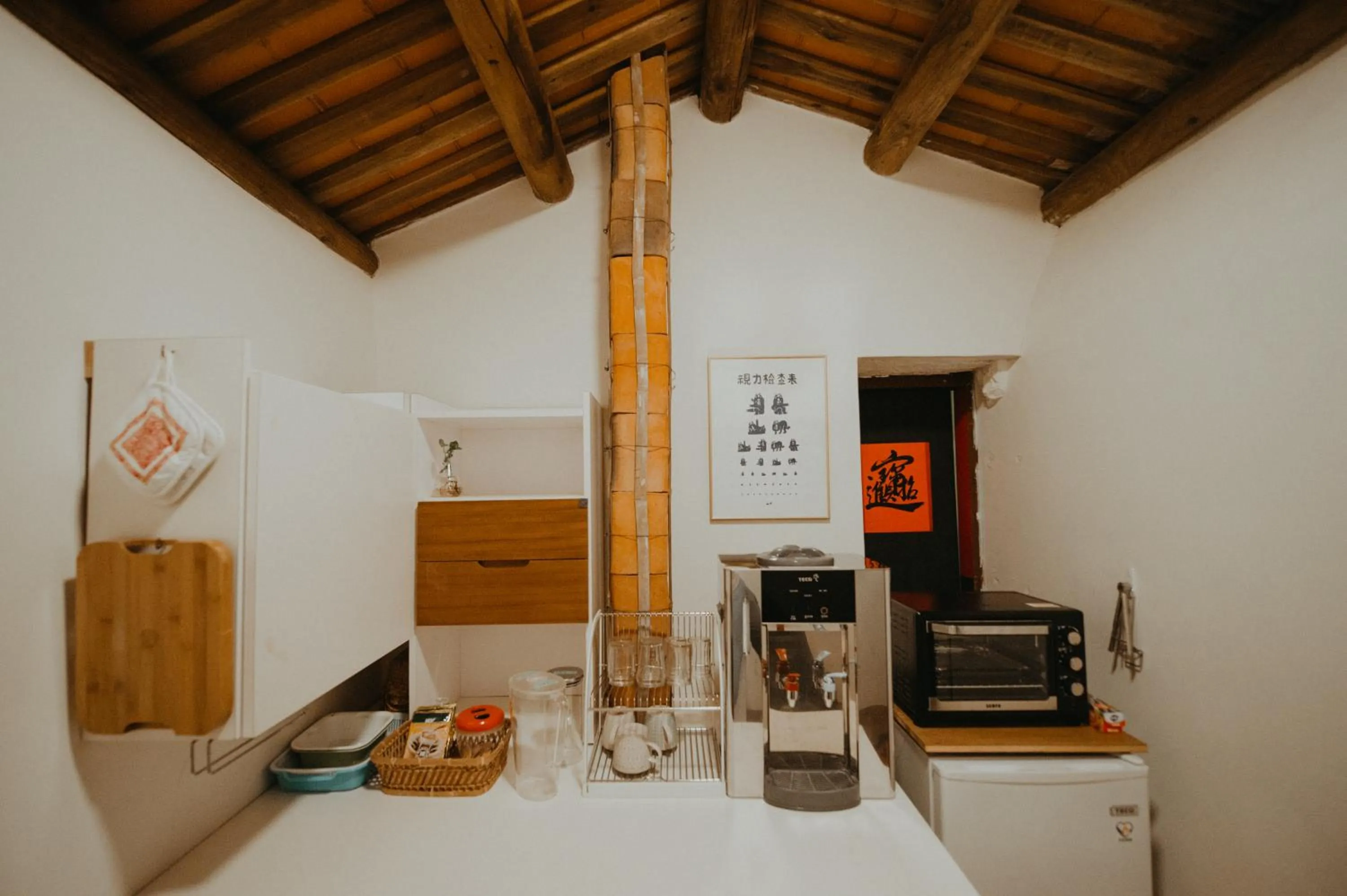 Communal kitchen in Live Guest House