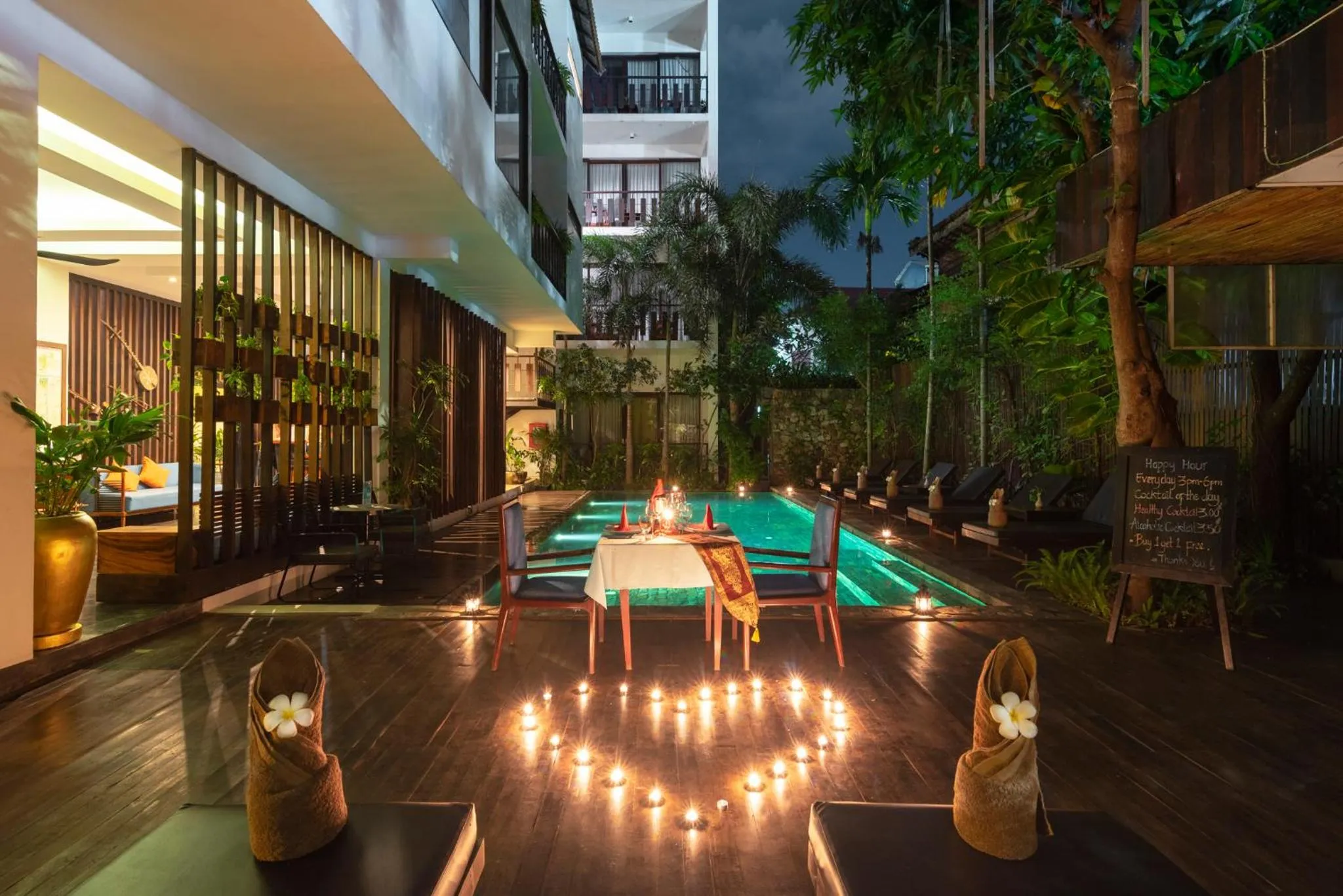 Swimming pool in King Rock Residence