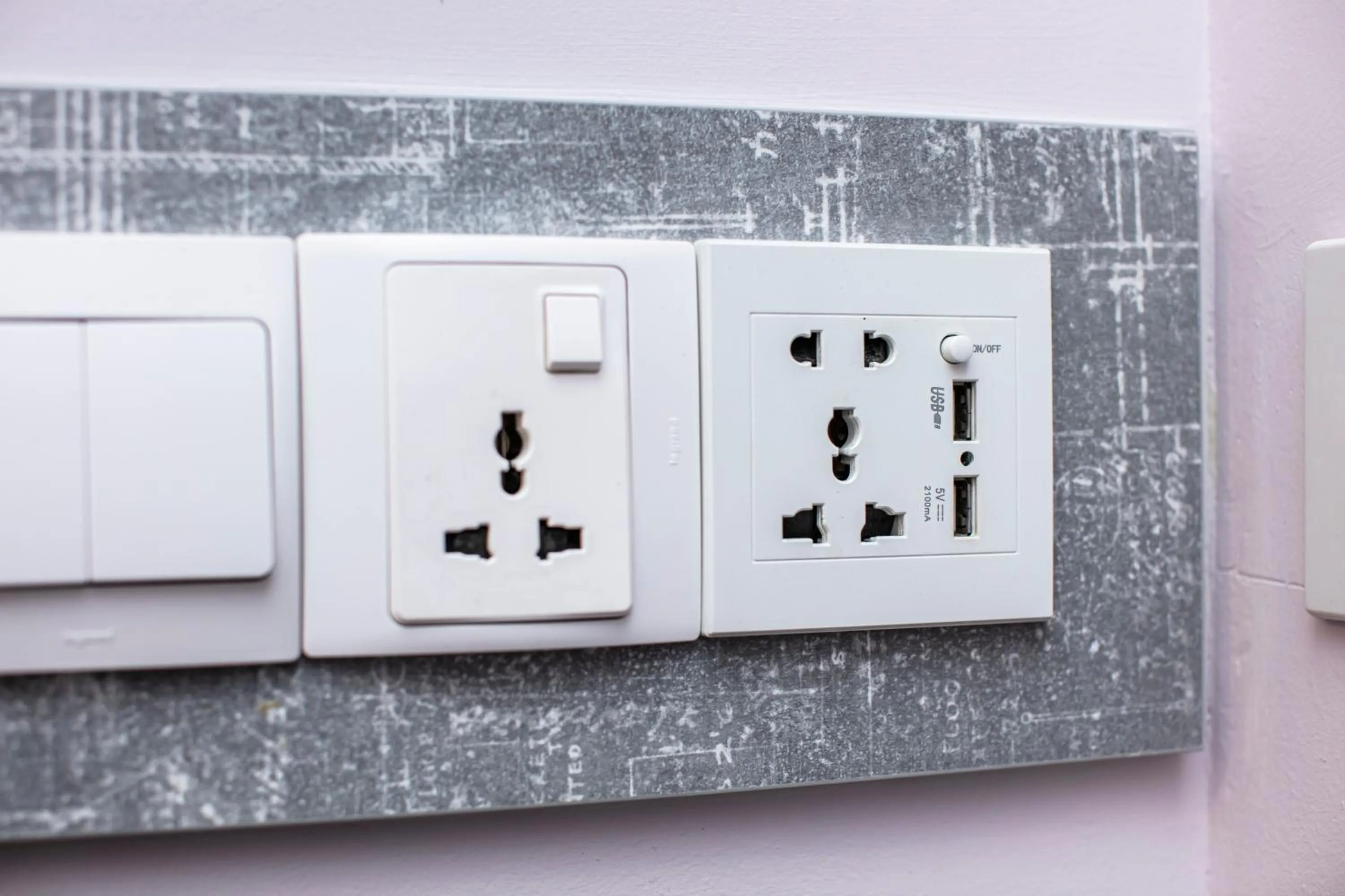 TV and multimedia in ibis budget Singapore Ruby