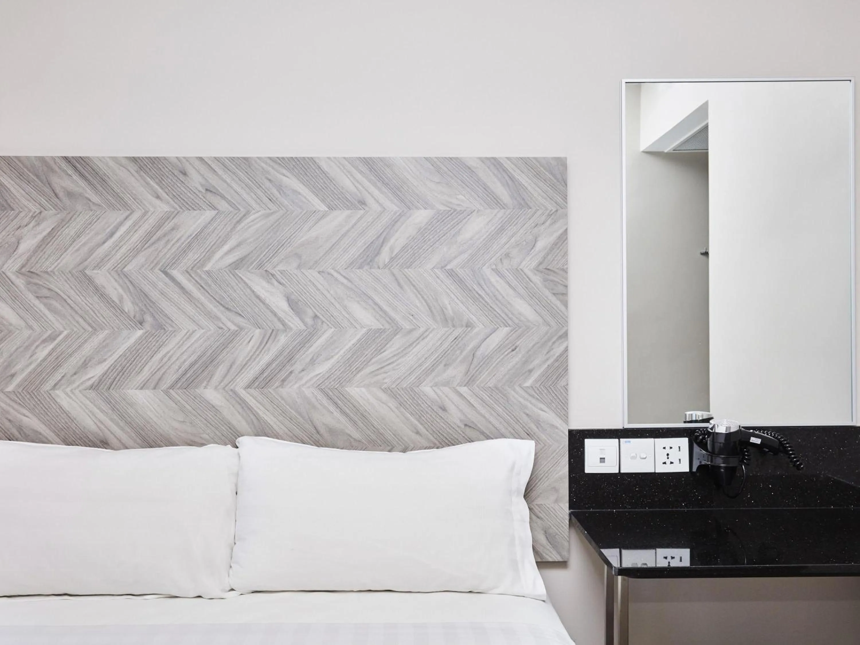 Bedroom, Bed in ibis budget Singapore Ruby