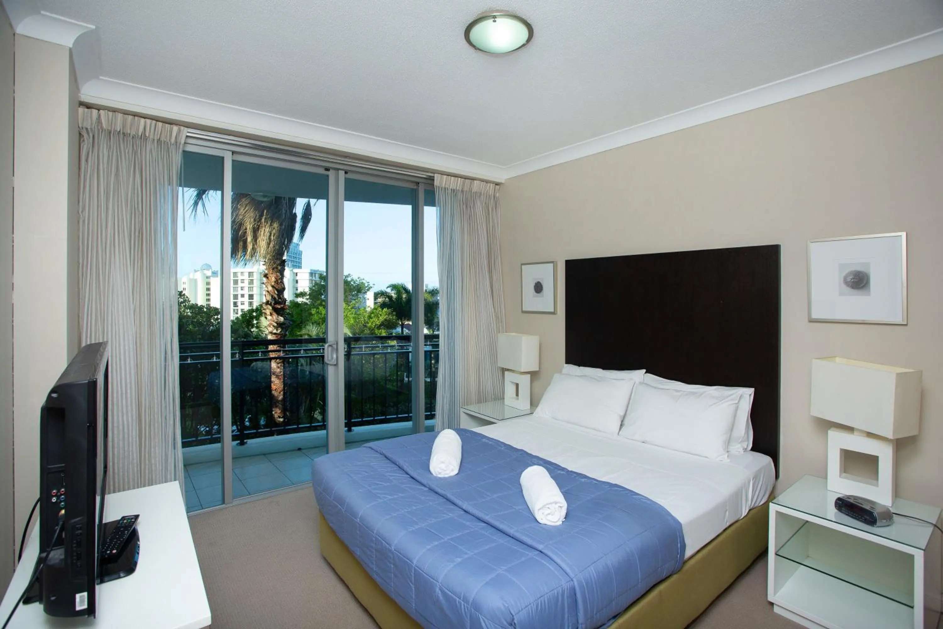 Bed in Chevron Renaissance - Private Apartments - Hosted by Coastal Letting Co.