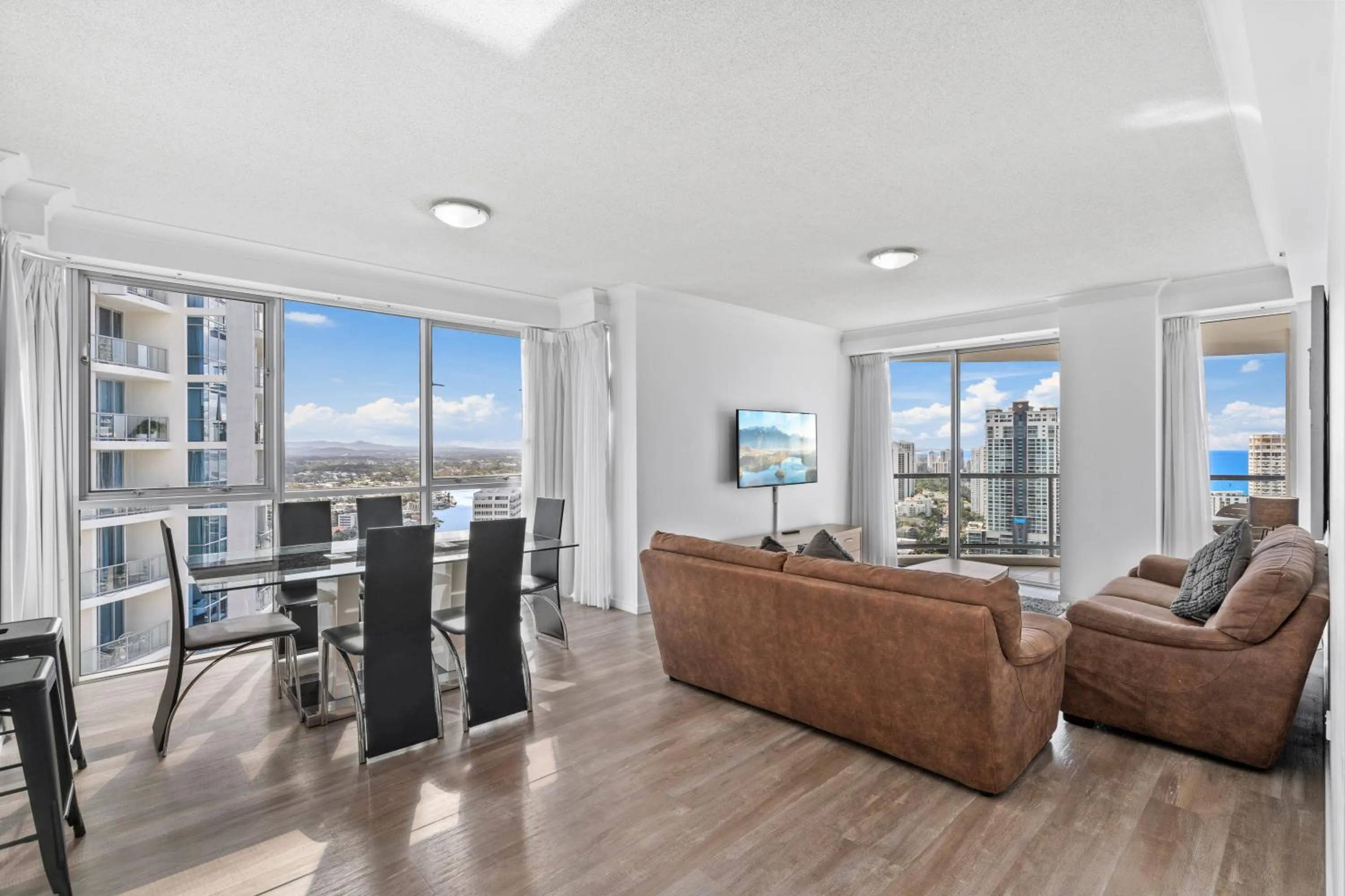 Dining area in Chevron Renaissance - Private Apartments - Hosted by Coastal Letting Co.