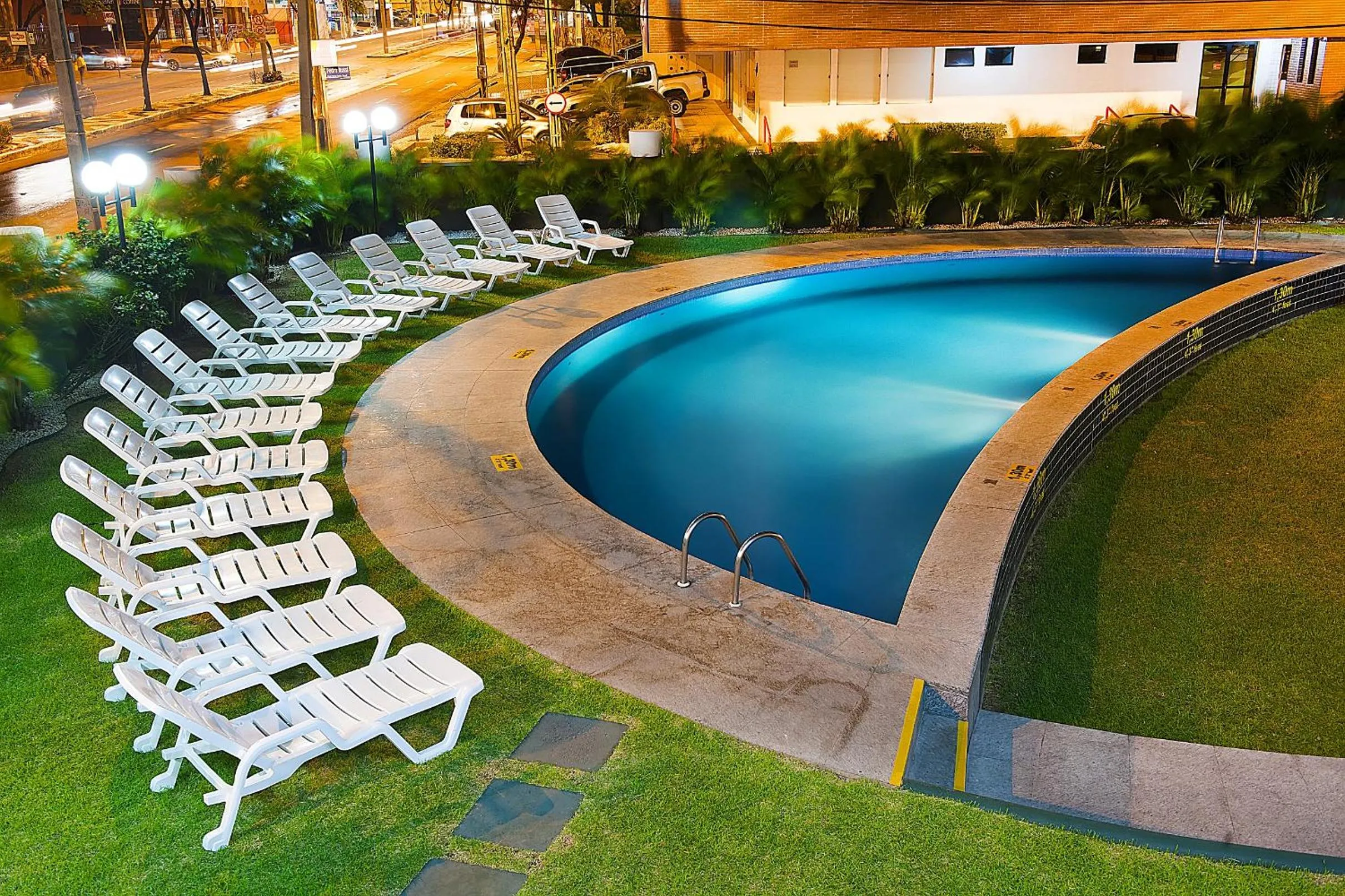 Swimming pool in Comfort Hotel Fortaleza