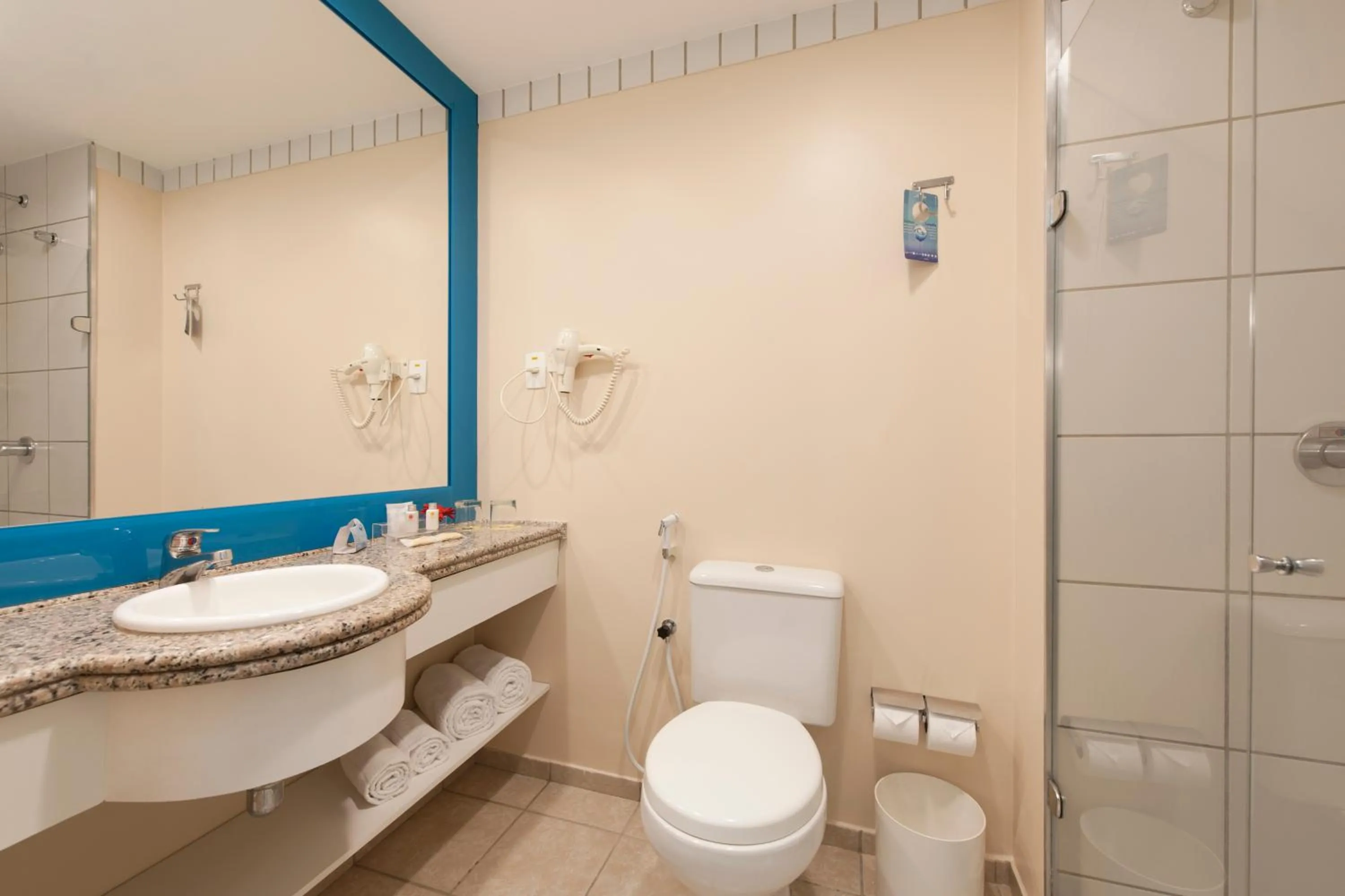 Toilet in Comfort Hotel Fortaleza