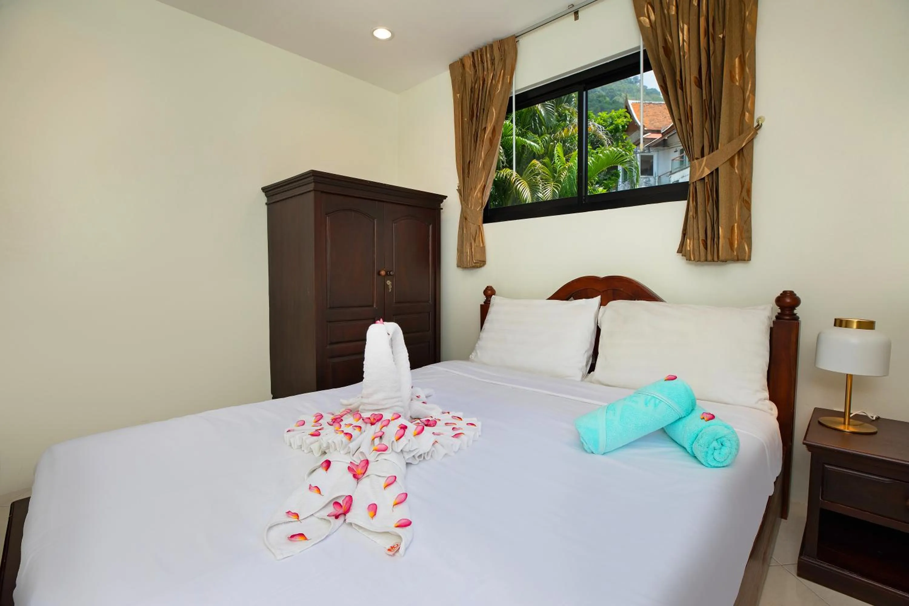 Bed in Baan Chom View Kamala - SHA Plus