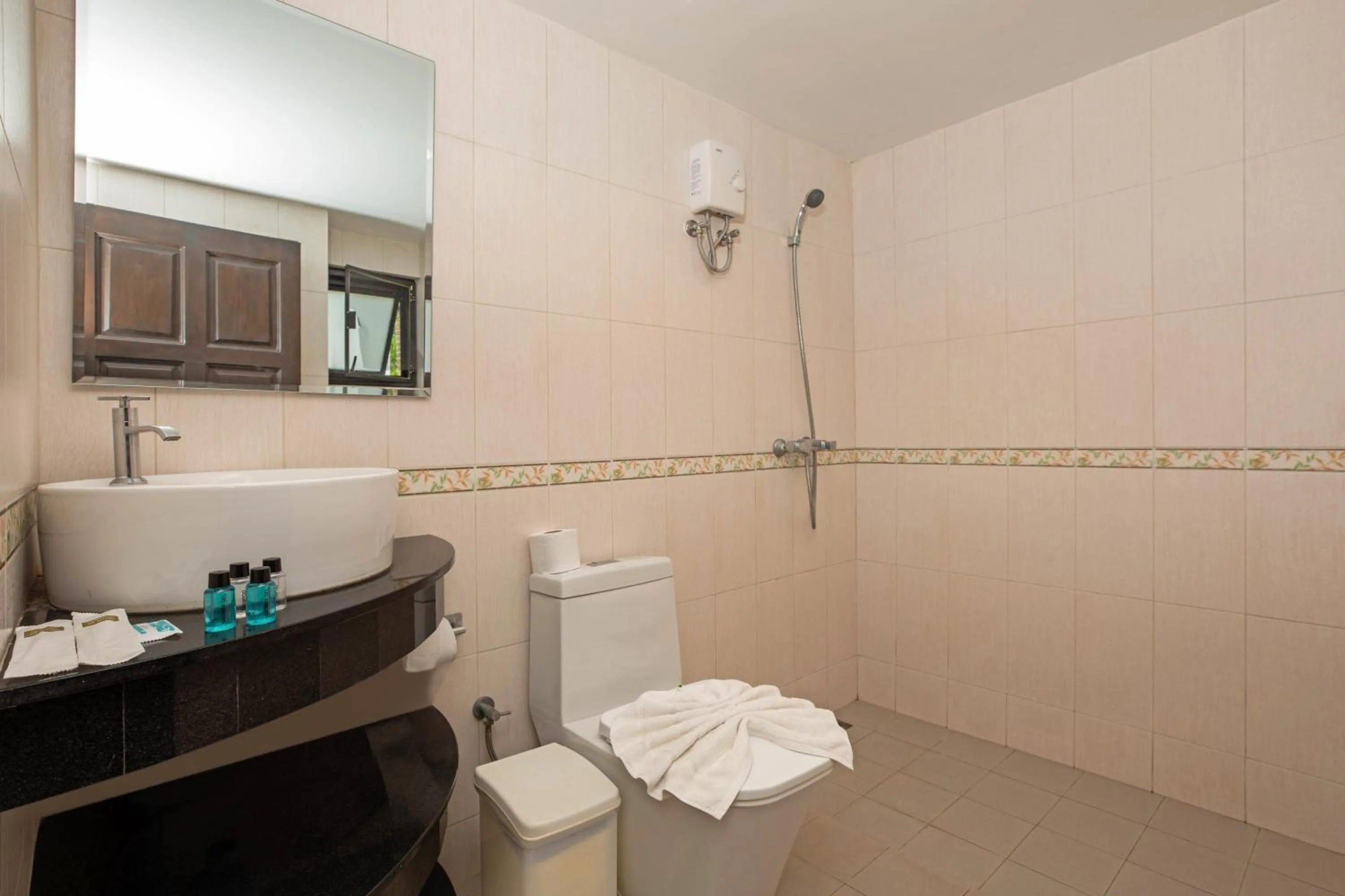 Shower in Baan Chom View Kamala - SHA Plus