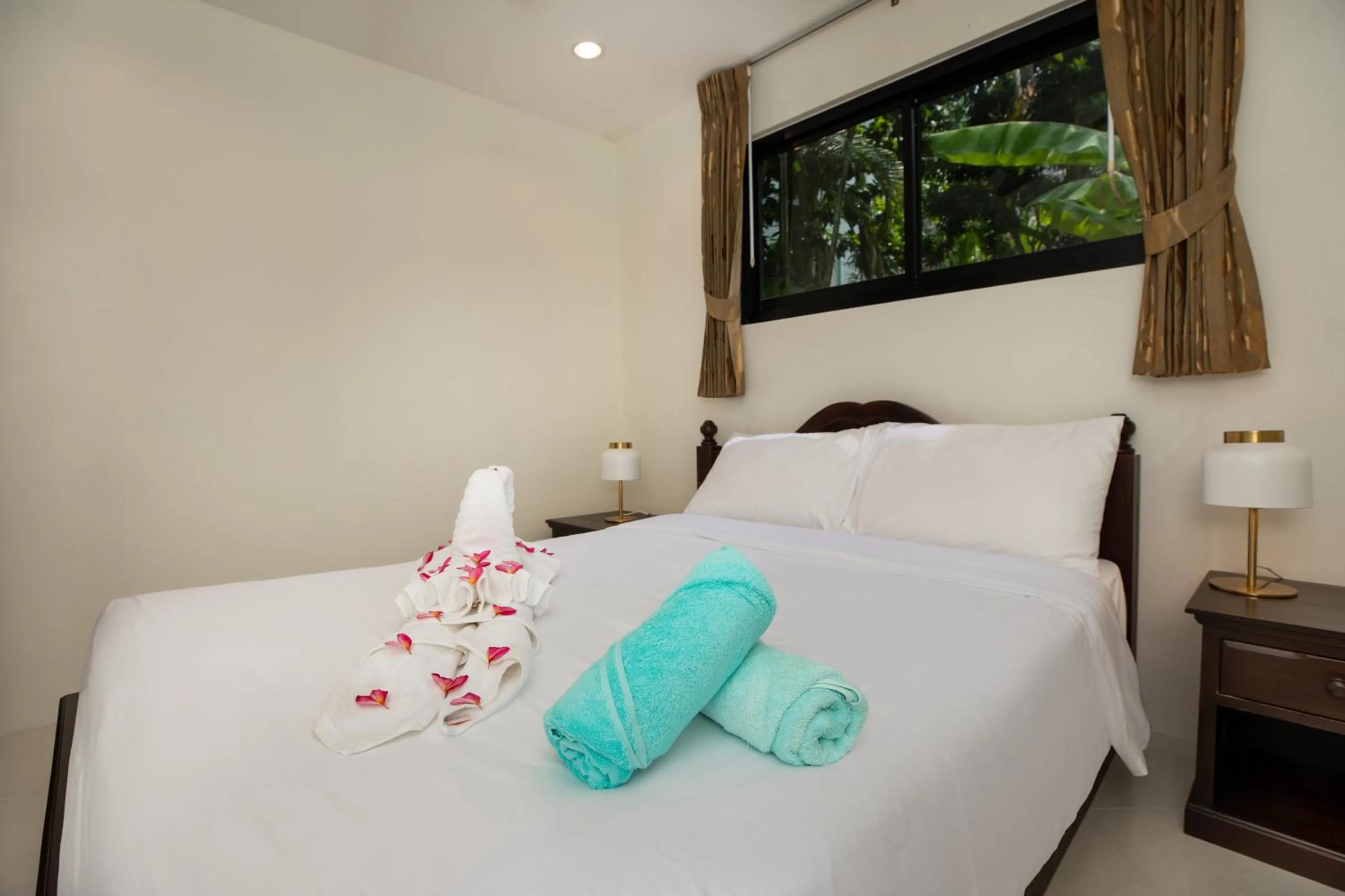 Bed in Baan Chom View Kamala - SHA Plus