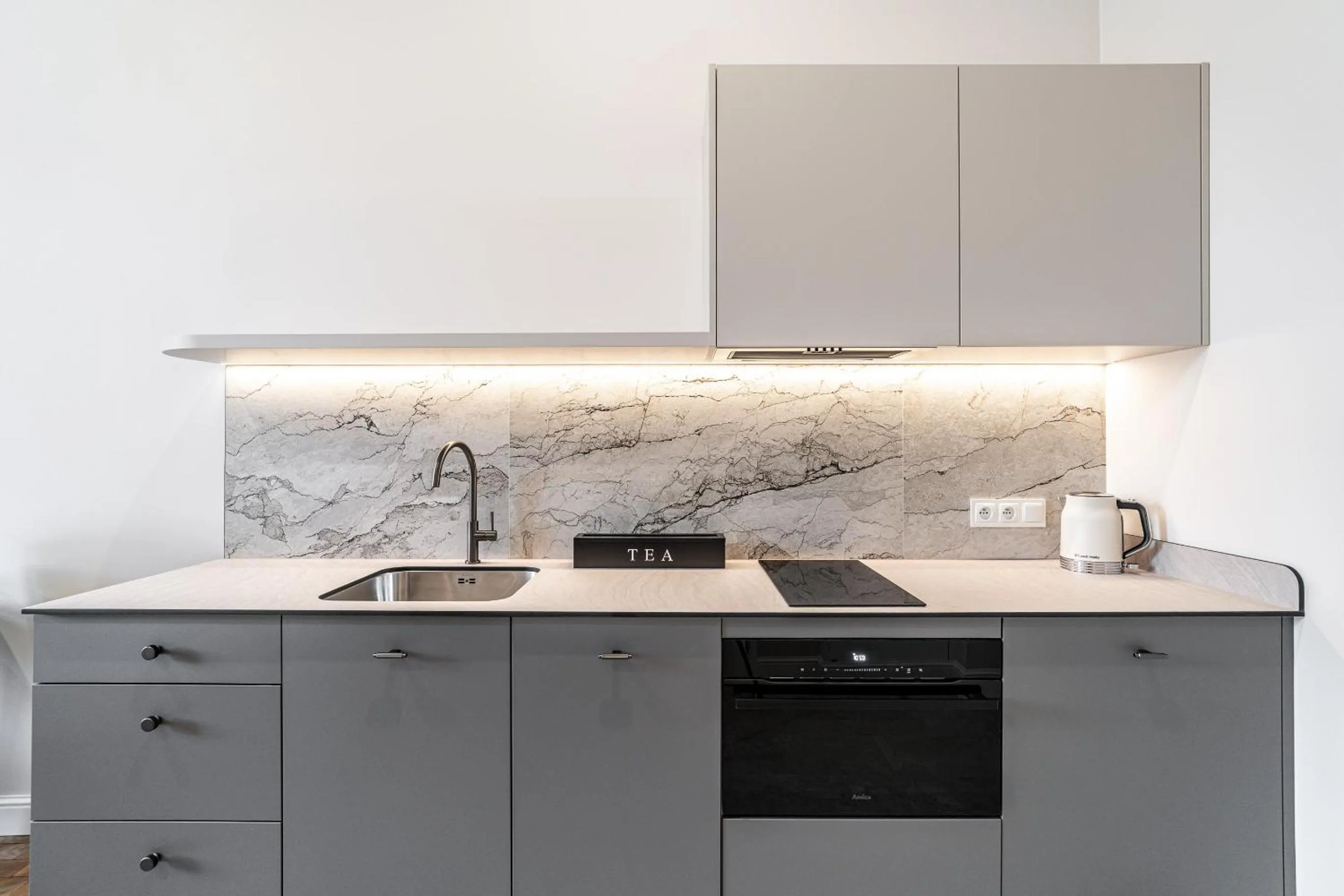 Kitchen or kitchenette in Venetian House Market Square Aparthotel