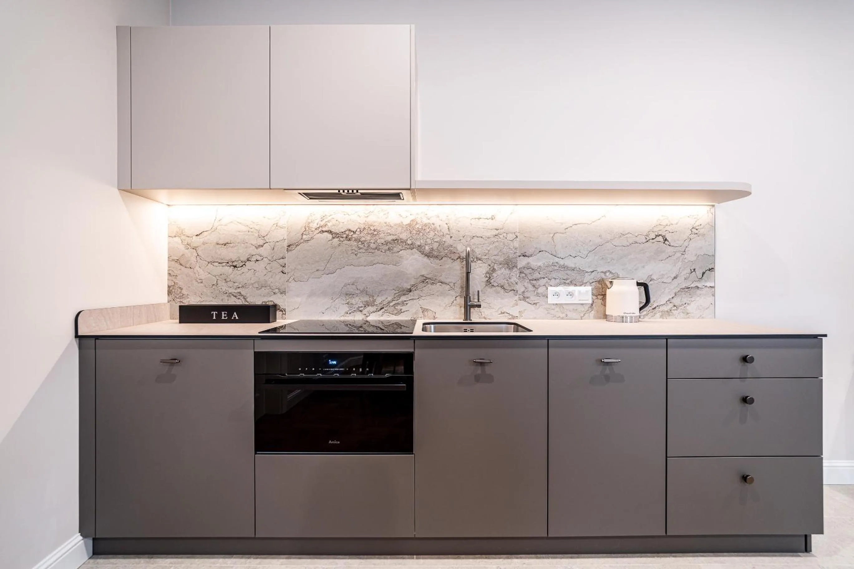 Kitchen or kitchenette in Venetian House Market Square Aparthotel