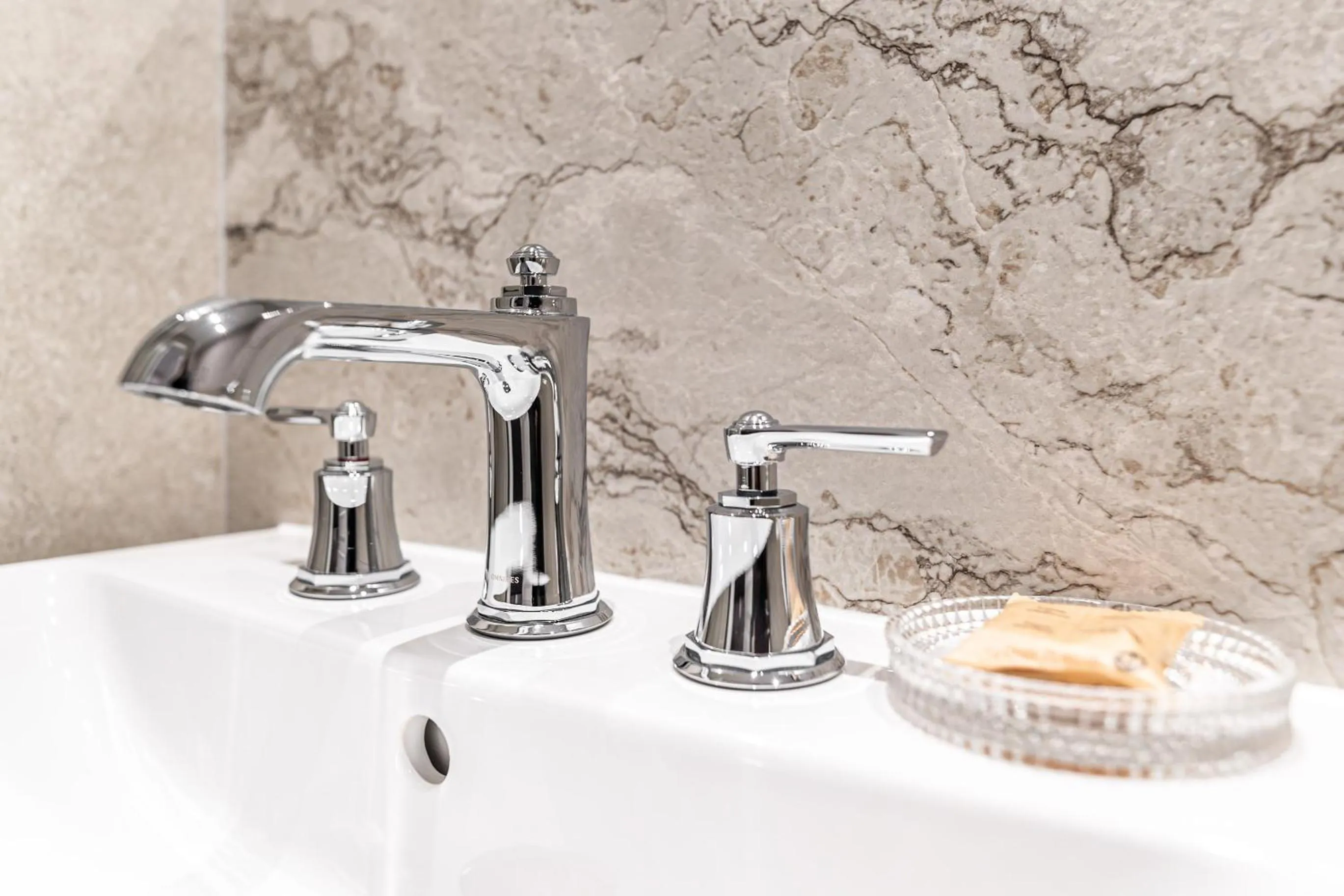 Bathroom in Venetian House Market Square Aparthotel