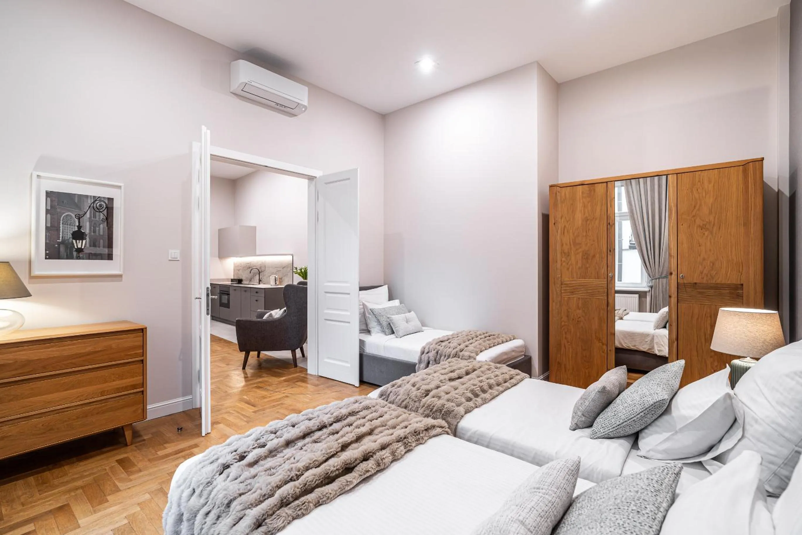 Bed in Venetian House Market Square Aparthotel