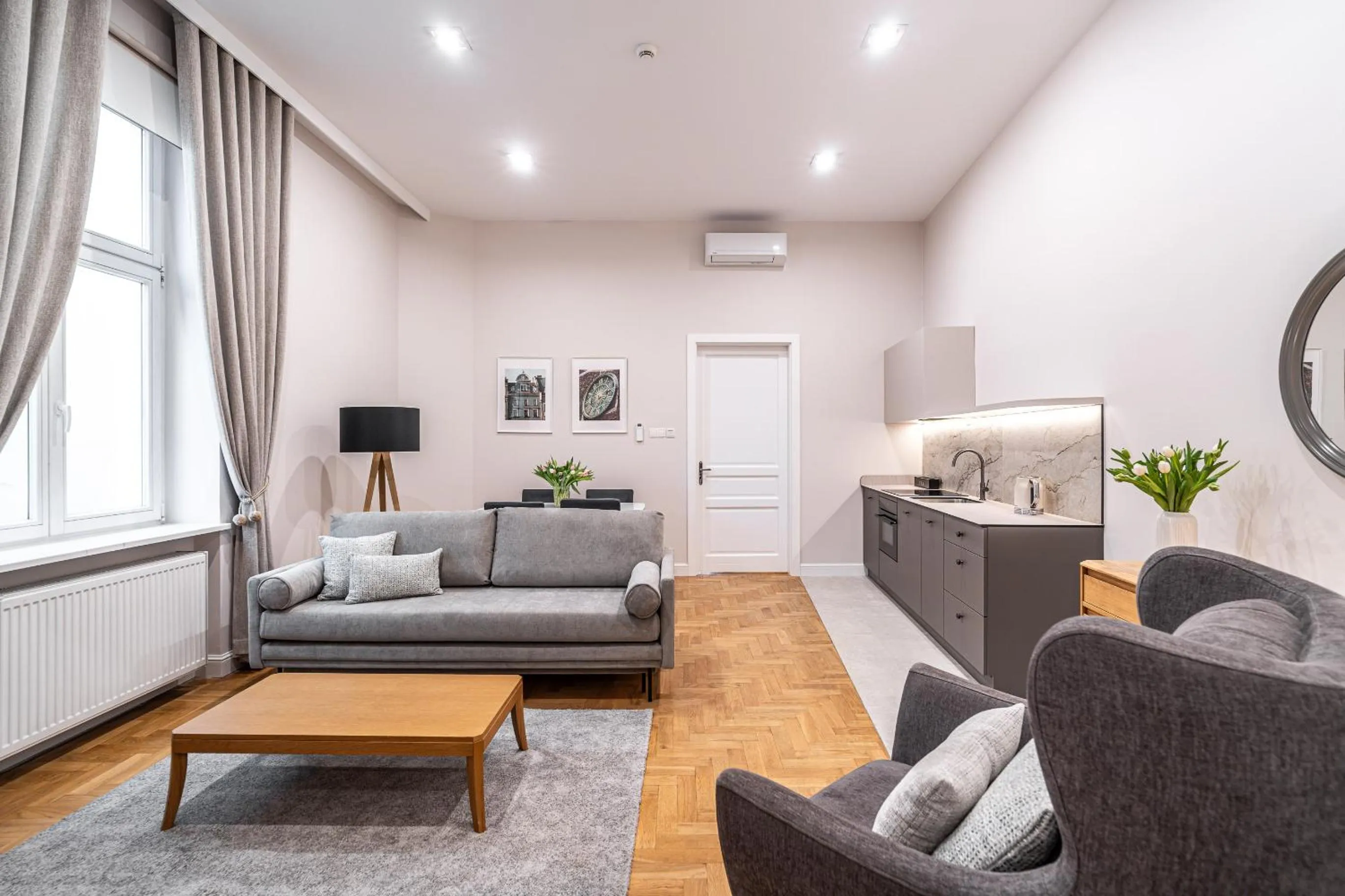 TV and multimedia in Venetian House Market Square Aparthotel