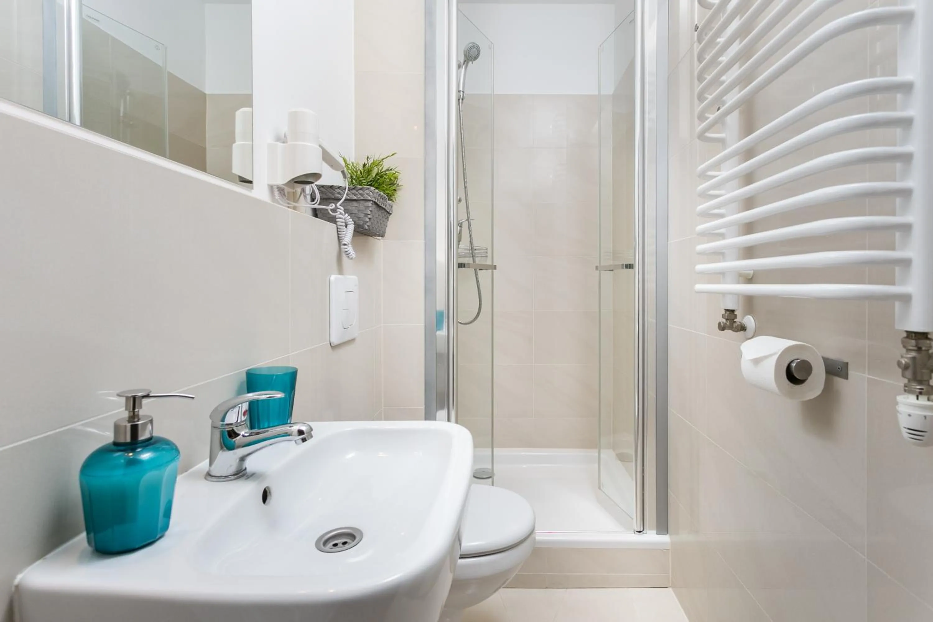 Bathroom in Venetian House Market Square Aparthotel