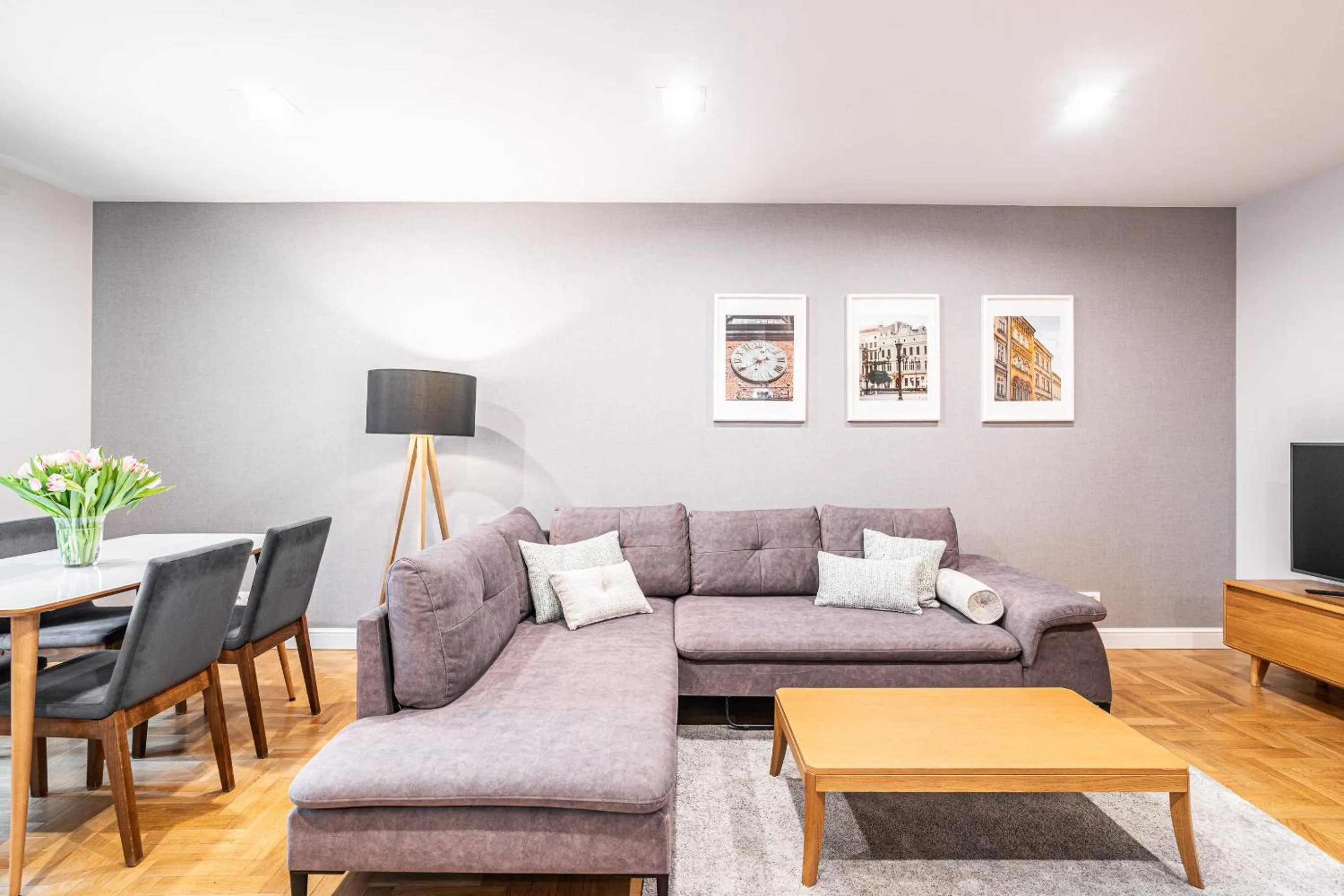 Communal lounge/ TV room in Venetian House Market Square Aparthotel